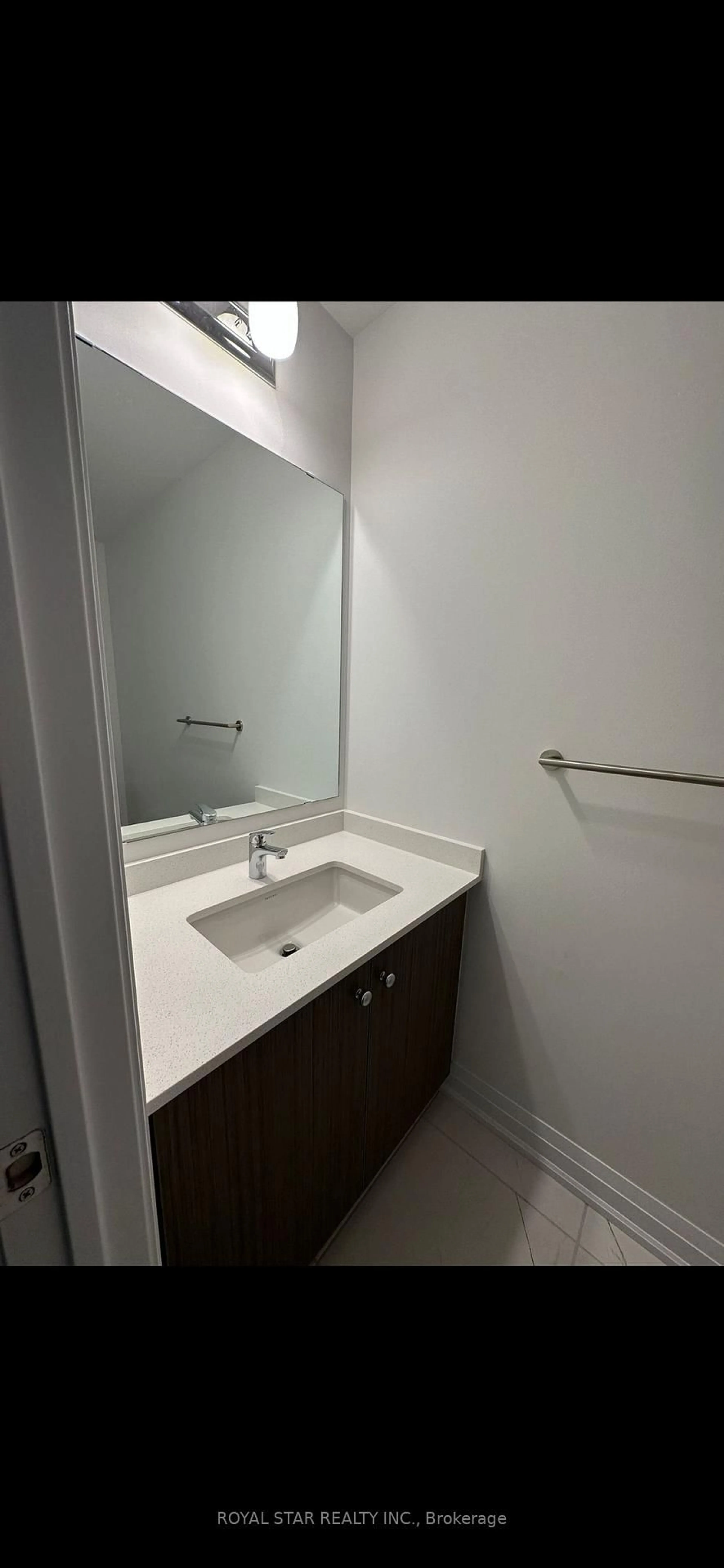 A pic of a room for 95 Attmar Dr #314, Brampton Ontario L6P 0Y6