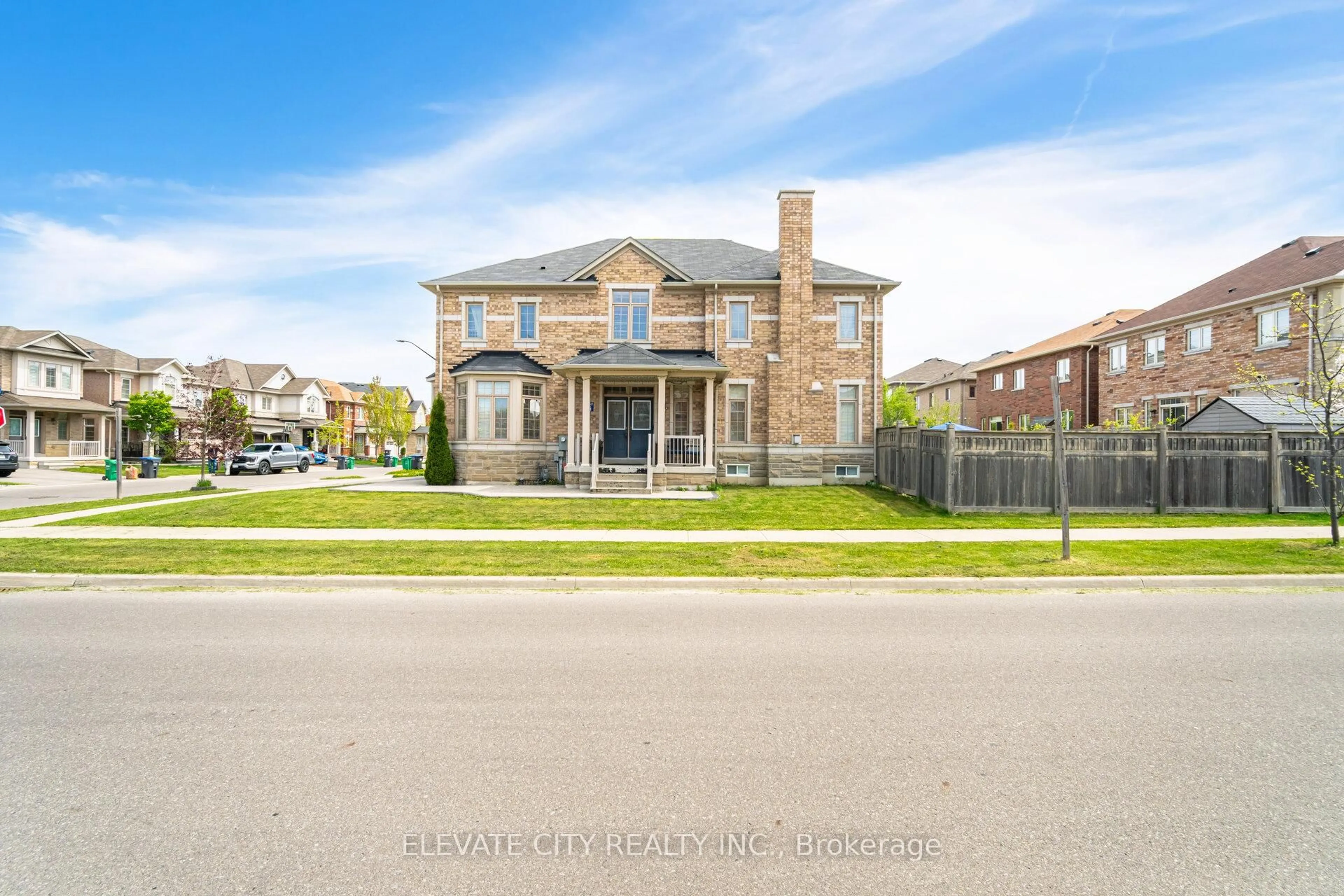 Home with brick exterior material, street for 5576 Ethan Dr, Mississauga Ontario L5M 0W1