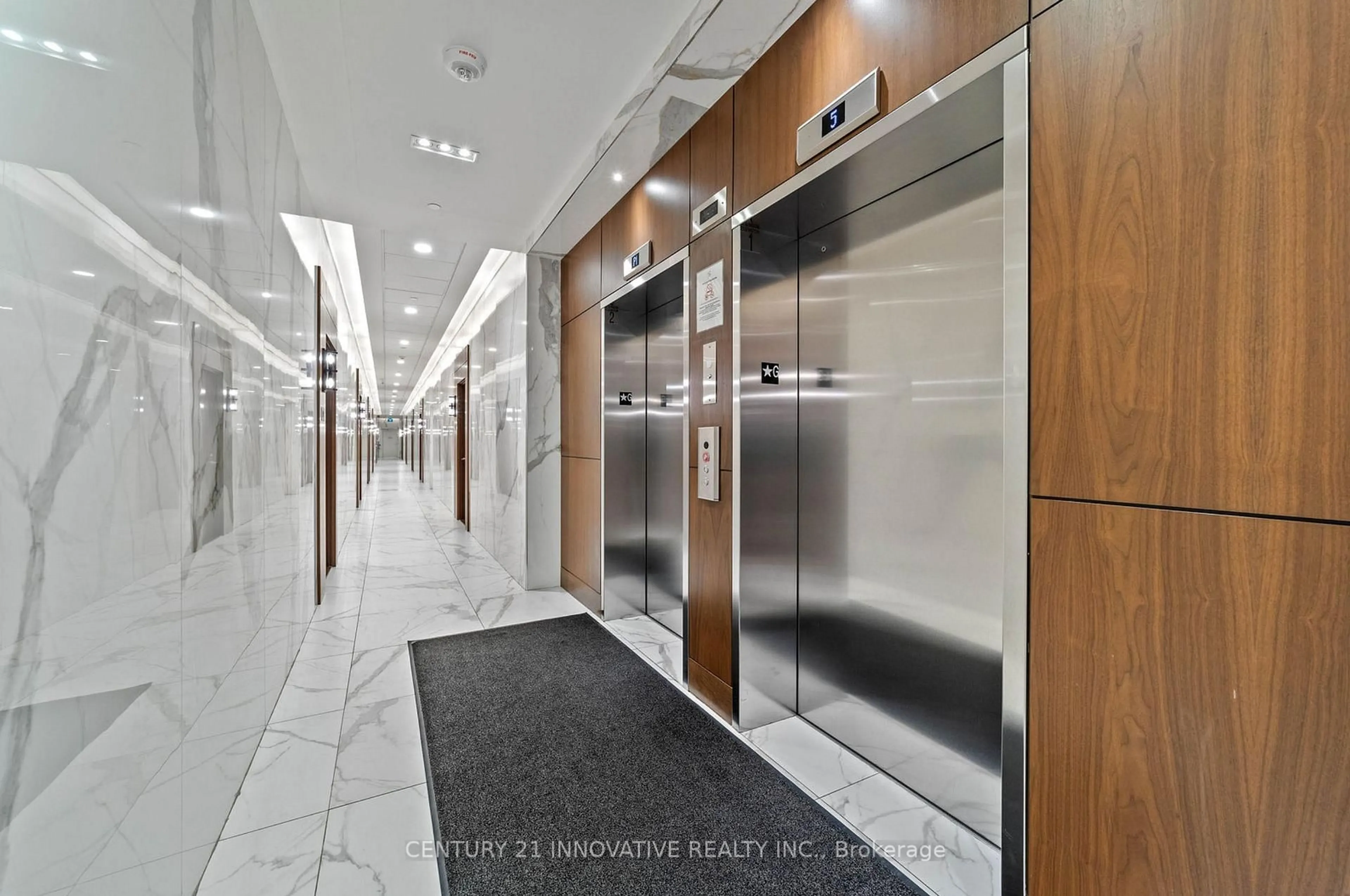 Indoor foyer for 1050 Main St St #520, Milton Ontario L9T 9M3