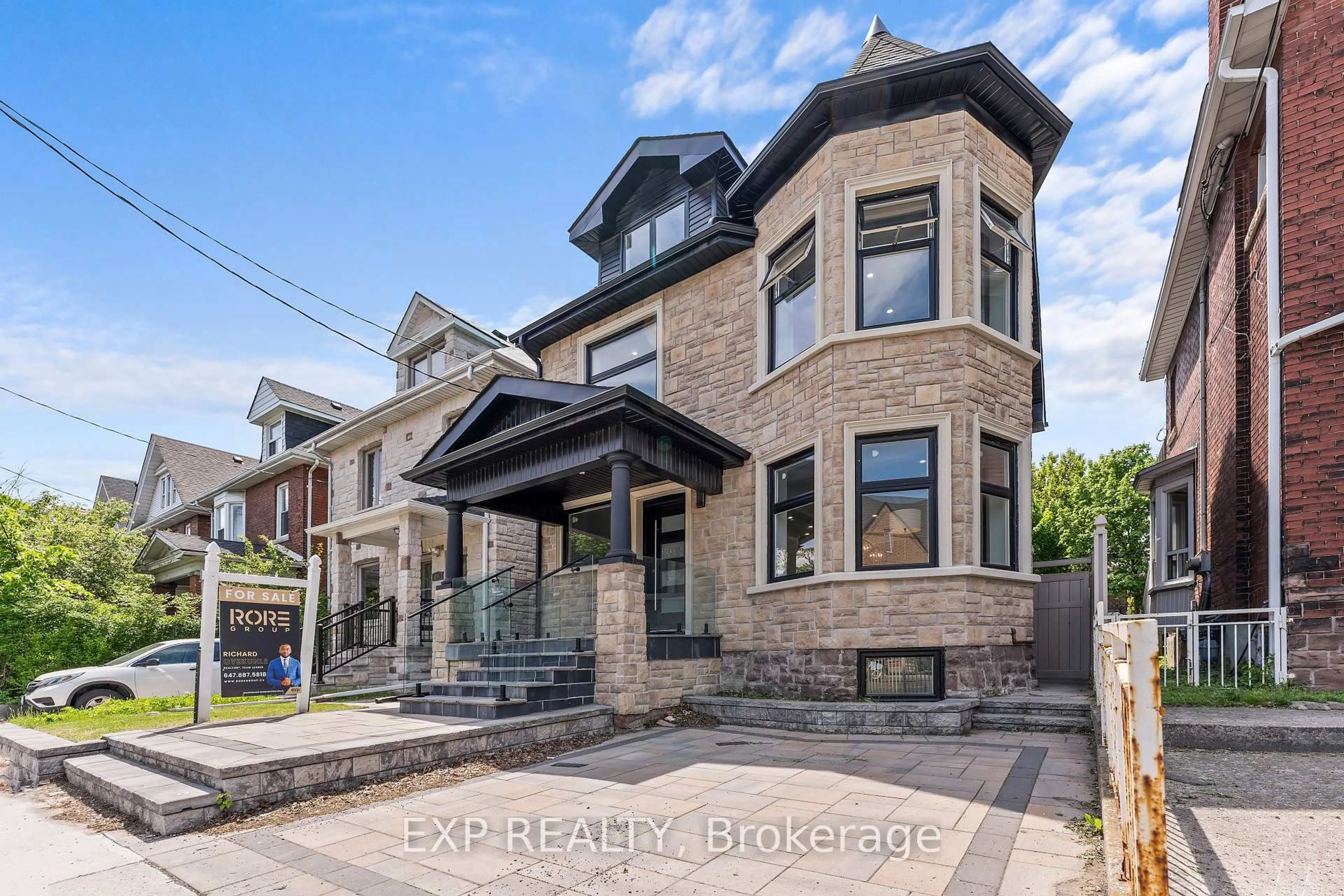 Home with brick exterior material, unknown for 298 Keele St, Toronto Ontario M6P 2K4