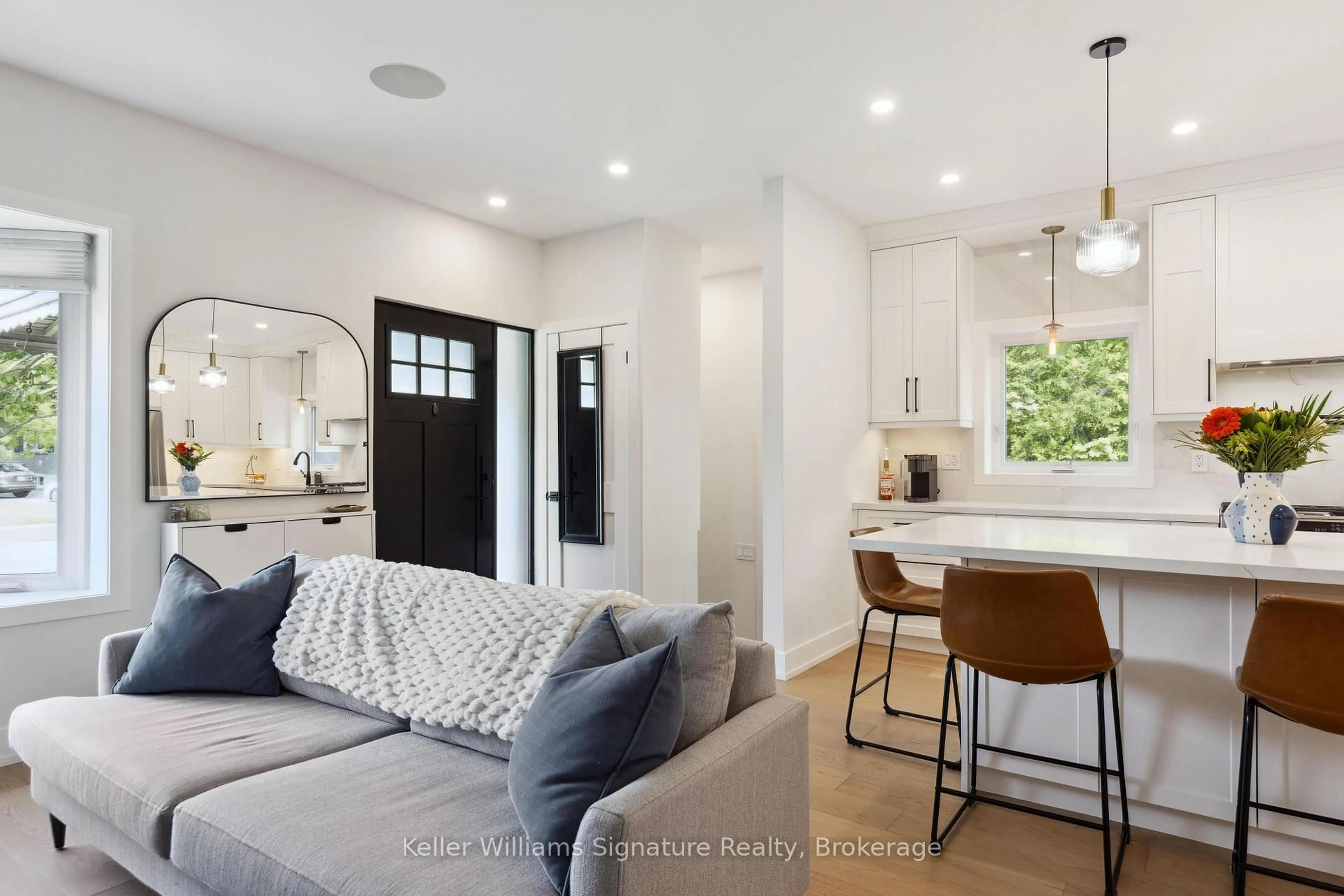 Open concept kitchen, unknown for 1355 Augustine Dr, Burlington Ontario L7P 2M9