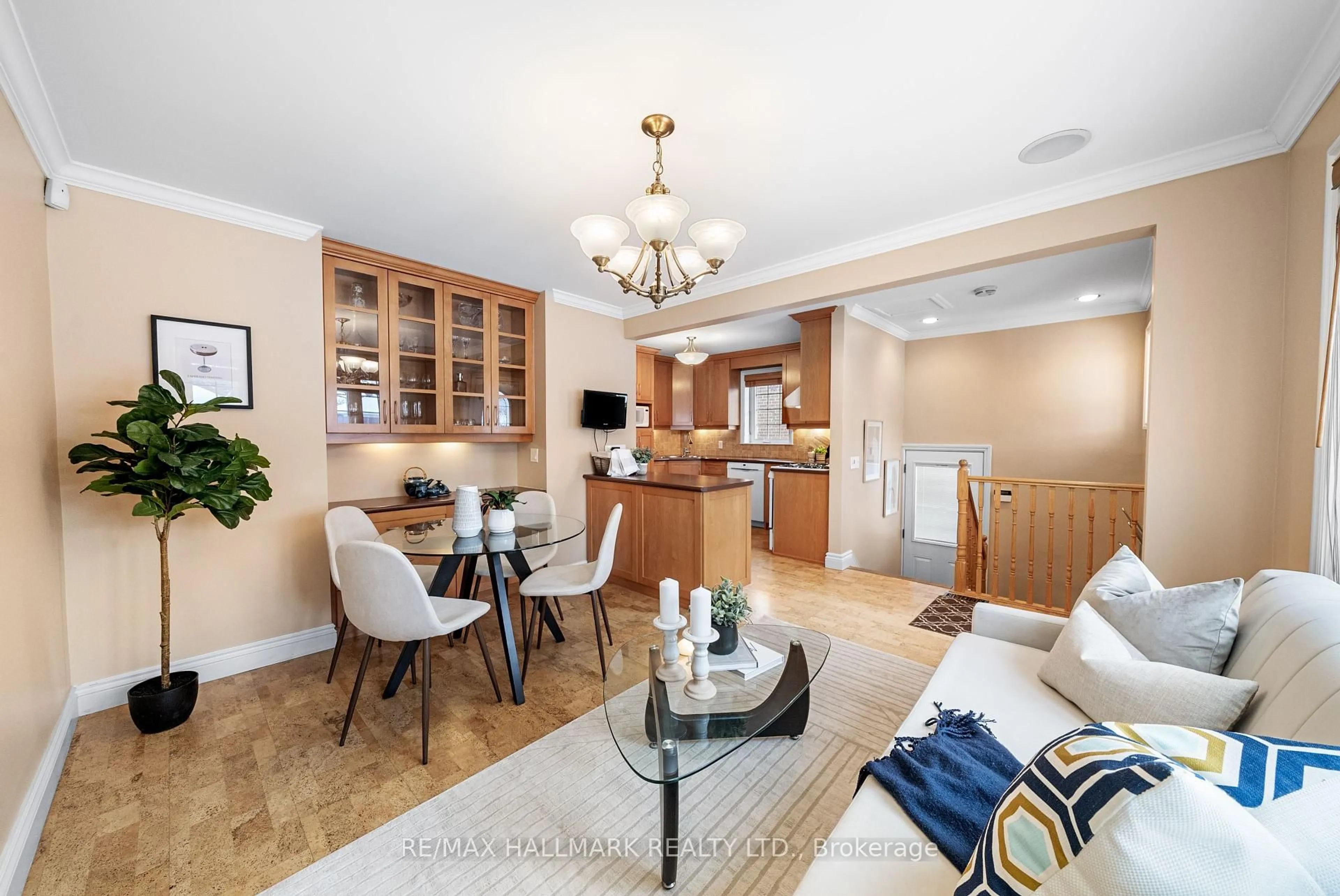 Open concept kitchen, unknown for 29 Chartwell Rd, Toronto Ontario M8Z 4E9