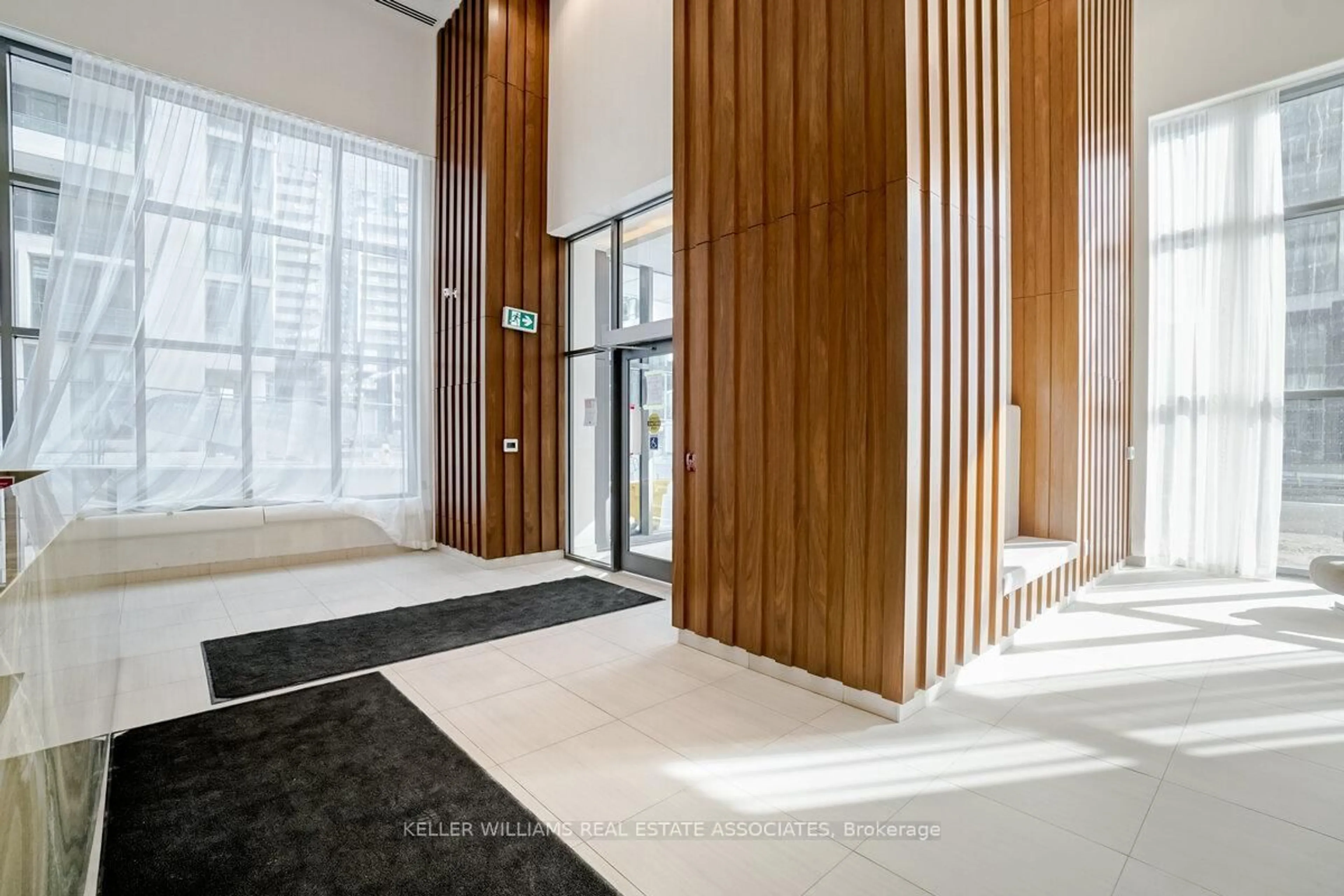 Indoor foyer for 70 Annie Craig Dr #4004, Toronto Ontario M8V 0G2