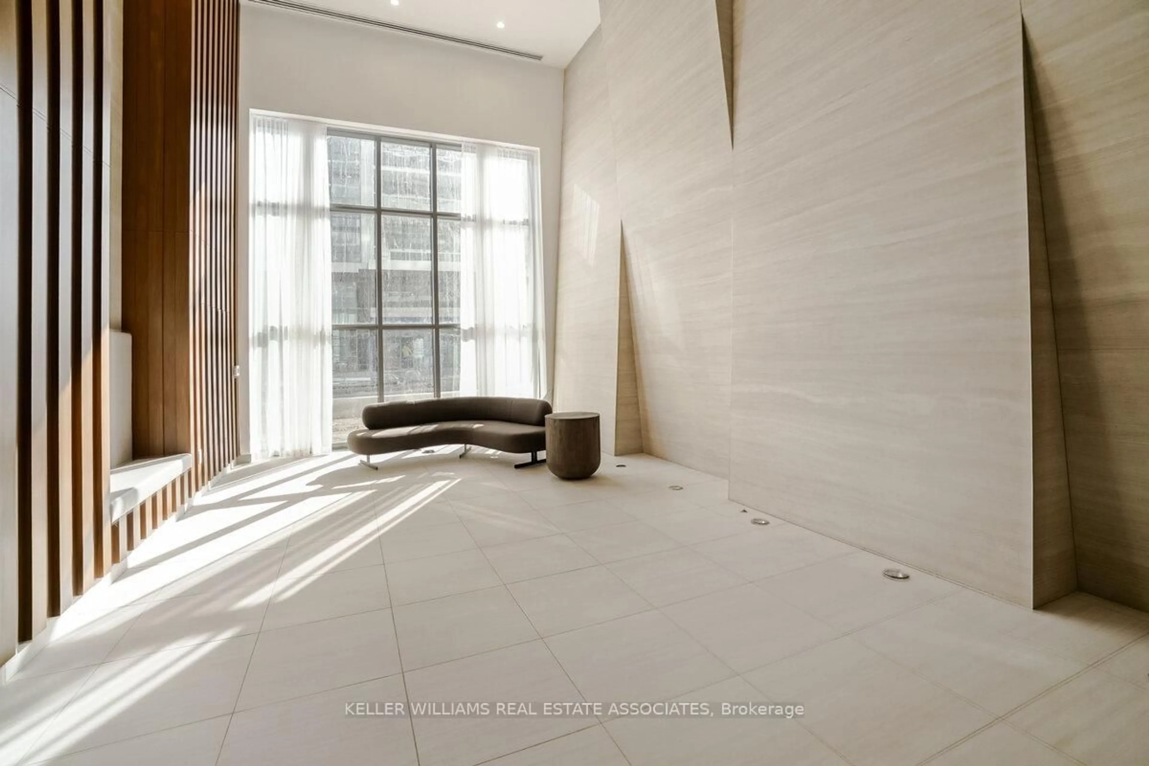 A pic of a room for 70 Annie Craig Dr #4004, Toronto Ontario M8V 0G2