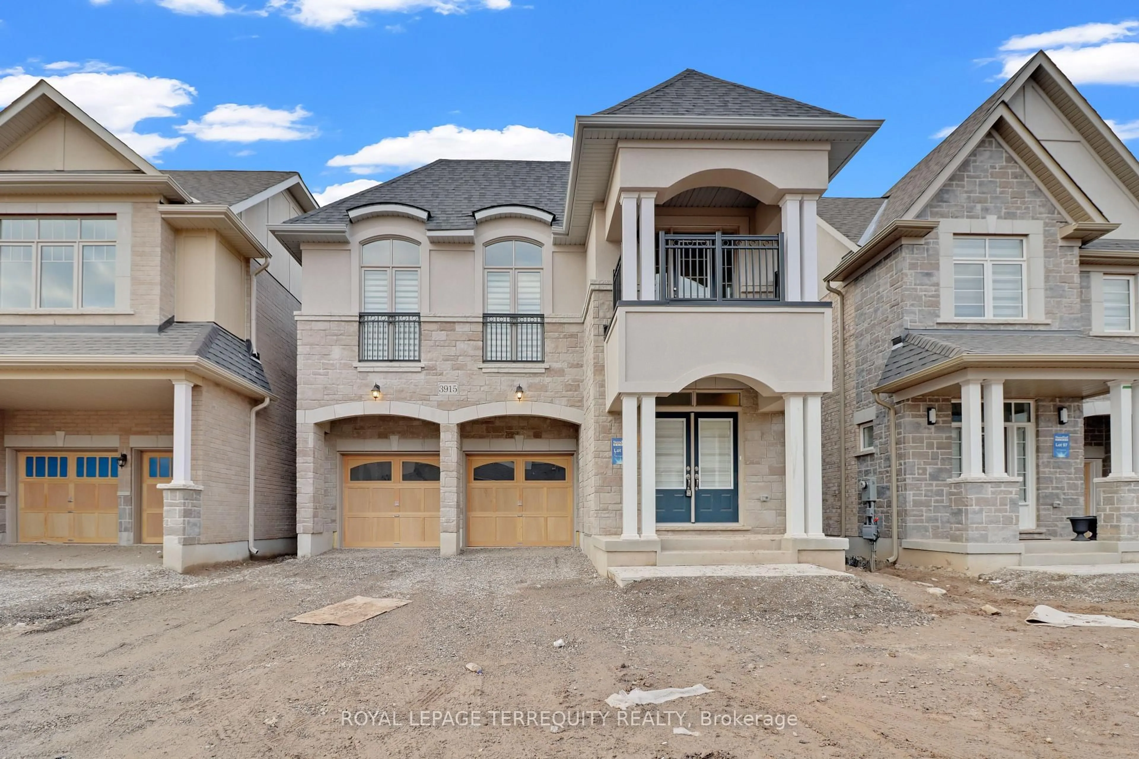 Home with brick exterior material, street for 3915 Koenig Rd, Burlington Ontario L7M 0Z9