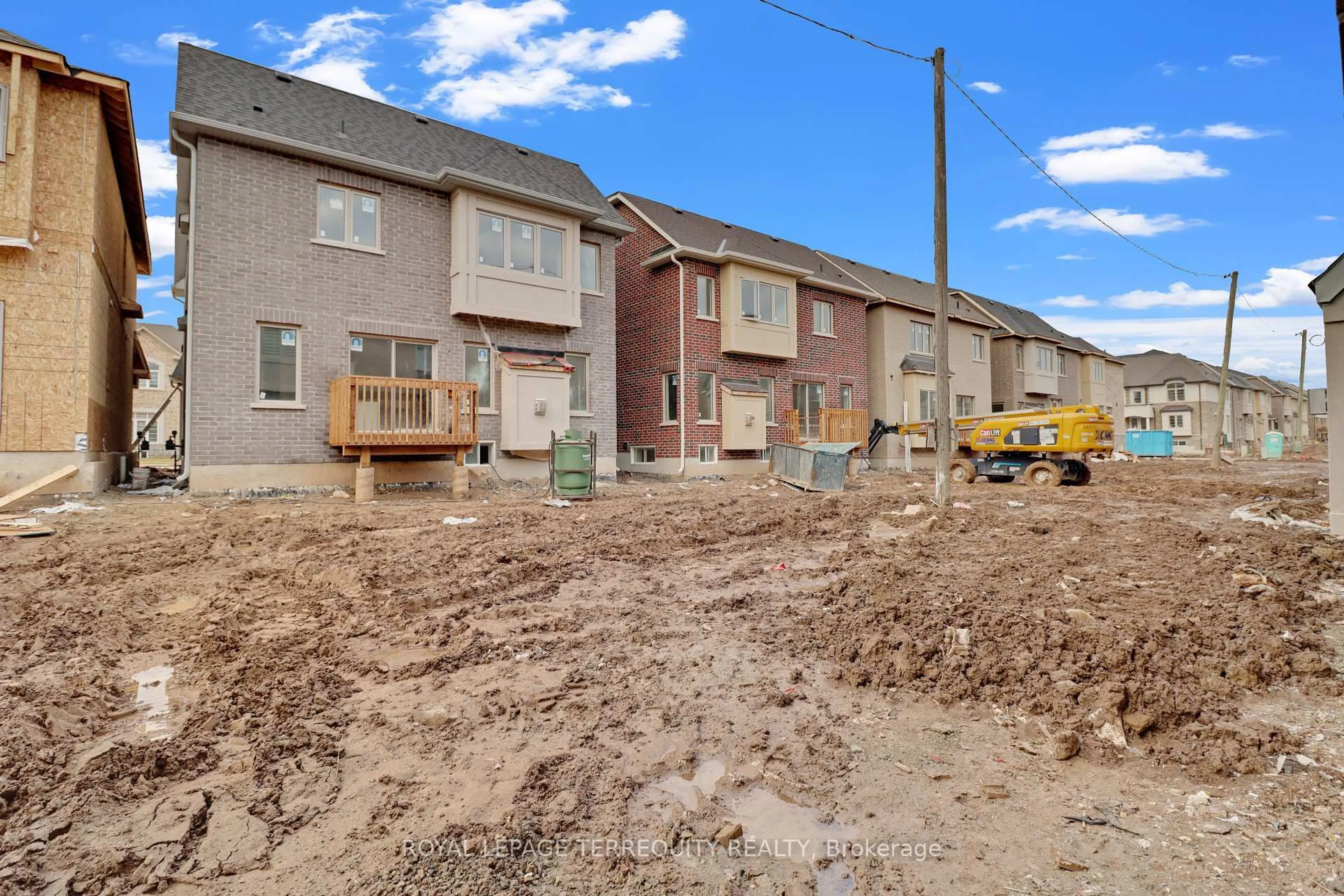 Patio, building for 3915 Koenig Rd, Burlington Ontario L7M 0Z9