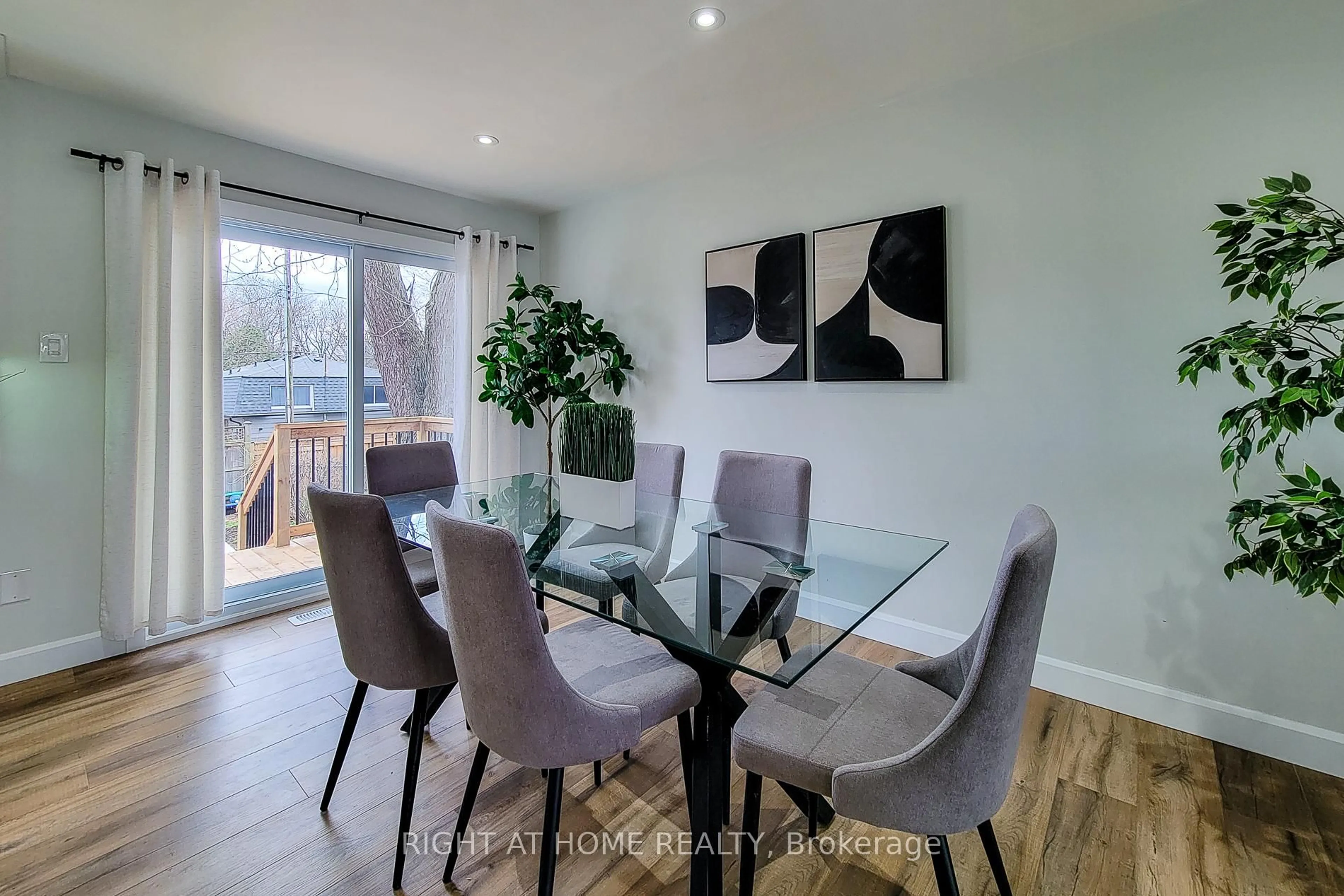 Dining room, wood/laminate floor for 3412 Putter Pl, Burlington Ontario L7N 2P4