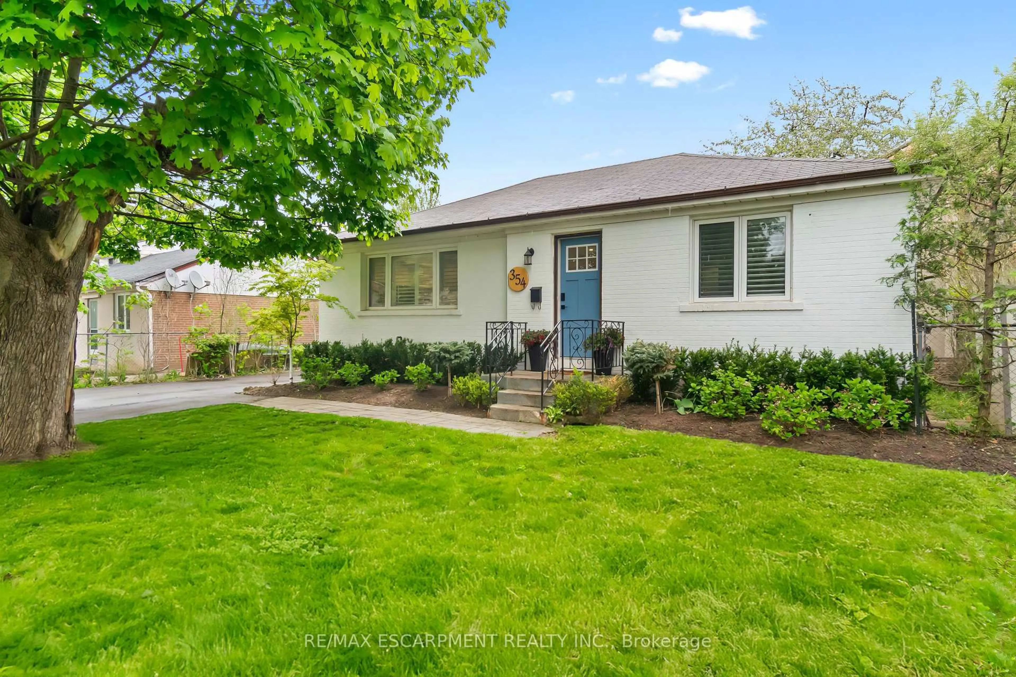 Home with vinyl exterior material, street for 354 Bartos Dr, Oakville Ontario L6K 3E6