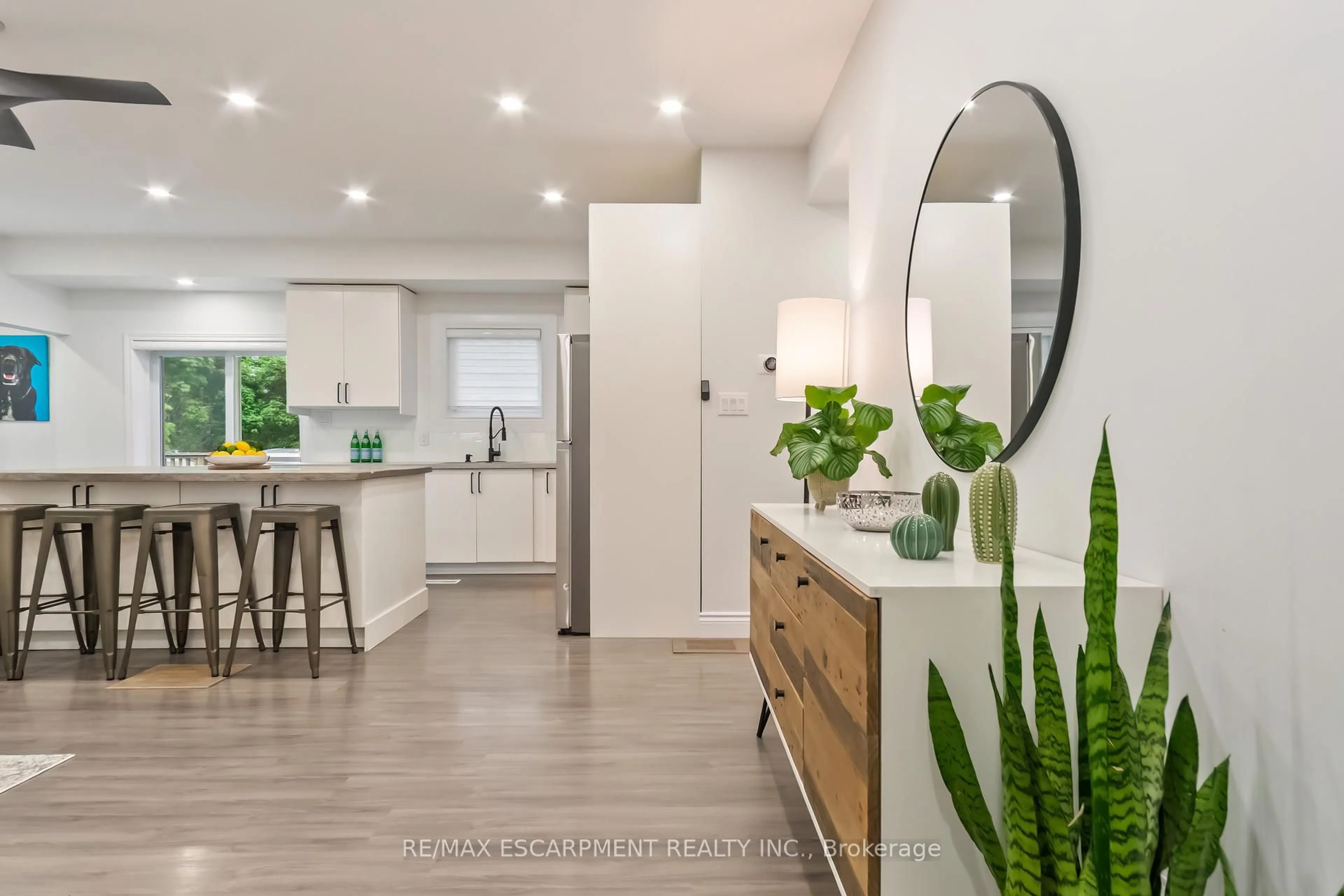 Open concept kitchen, unknown for 354 Bartos Dr, Oakville Ontario L6K 3E6