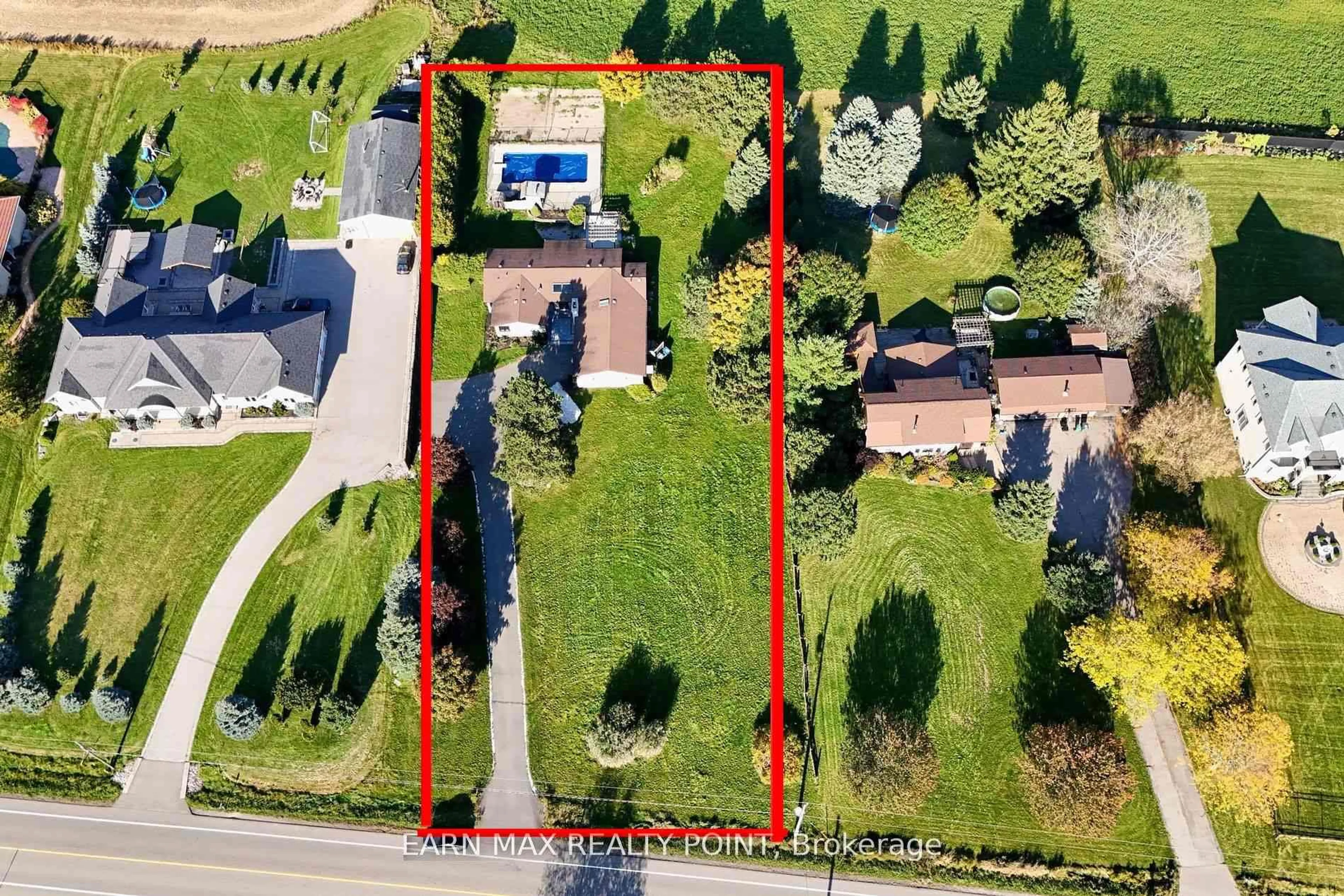 A pic from outside/outdoor area/front of a property/back of a property/a pic from drone, street for 14399 Kennedy Rd, Caledon Ontario L7C 2H4