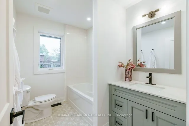 Additional property image - 877 Condor Dr