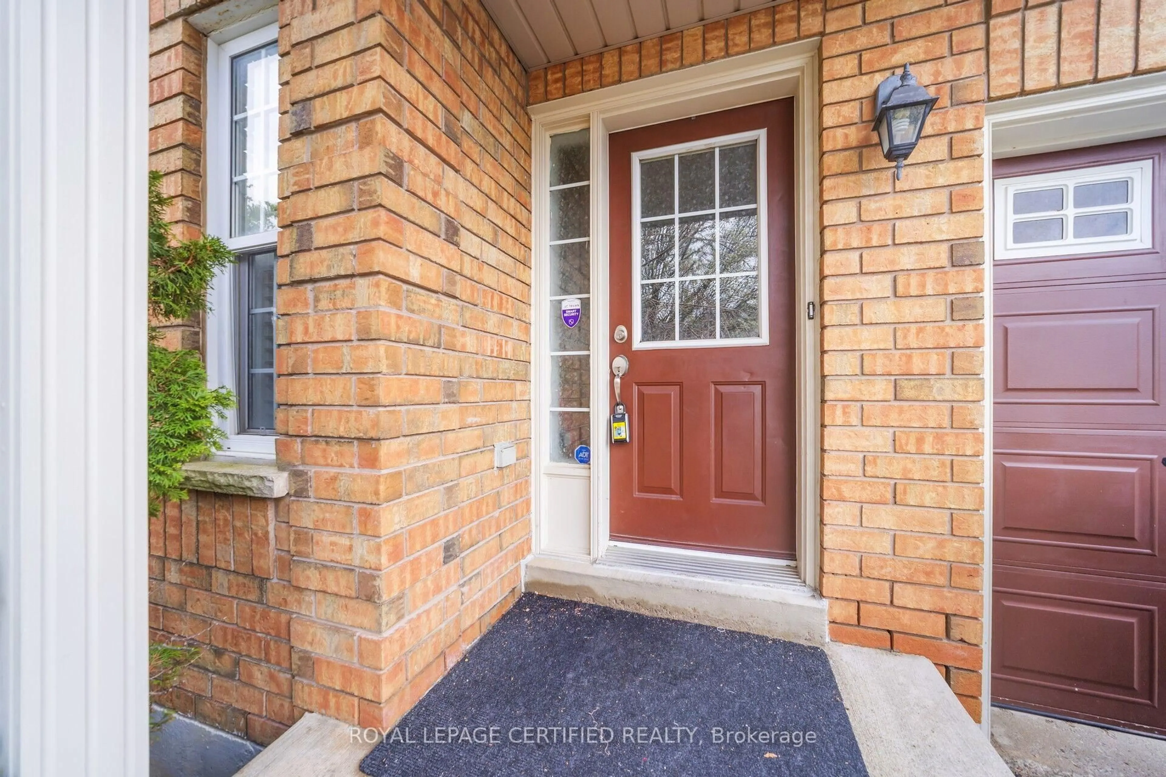Indoor entryway for 12 Sunnybrook Cres, Brampton Ontario L7A 1Y2