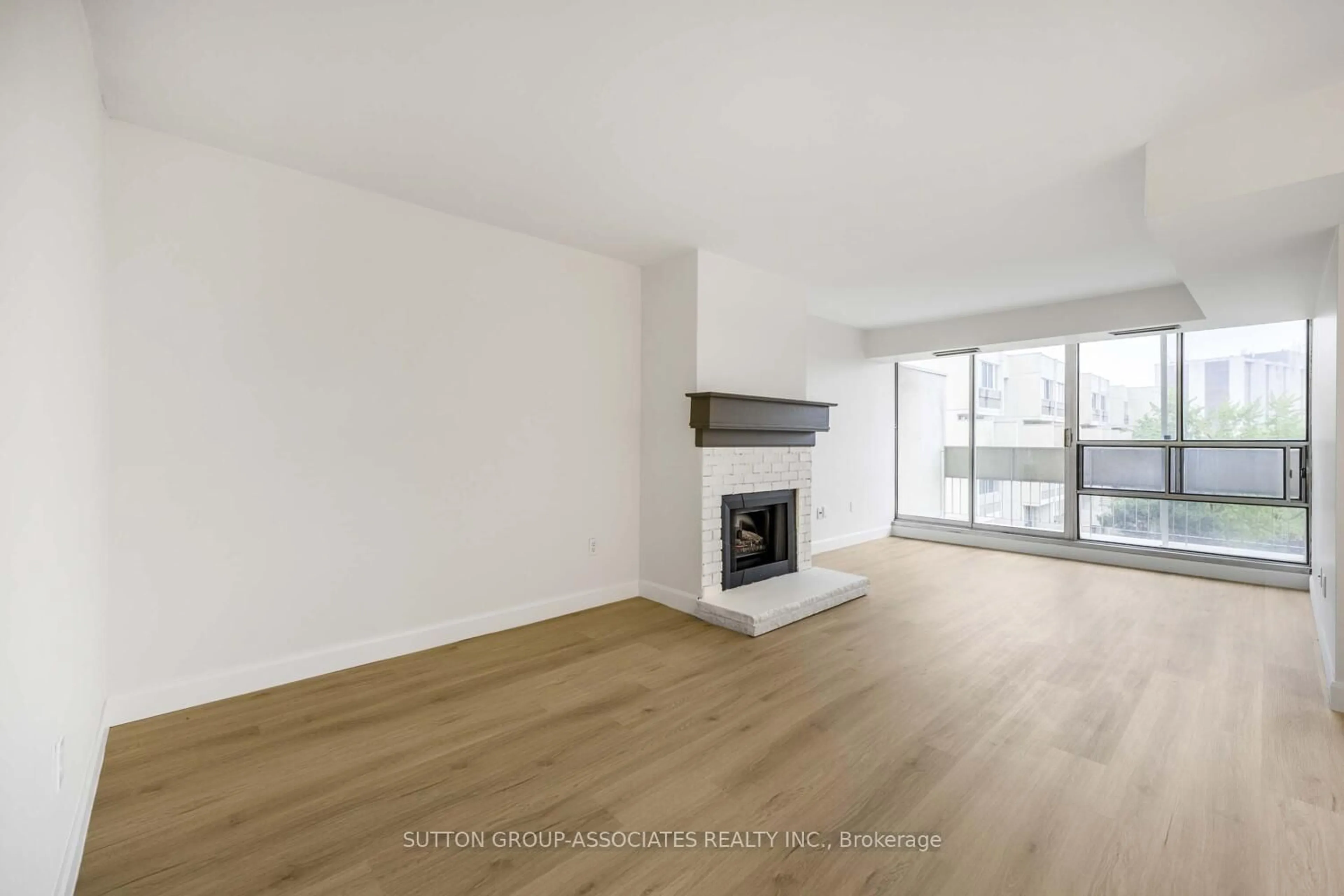 A pic of a room for 1300 Marlborough Crt #504, Oakville Ontario L6H 2S2