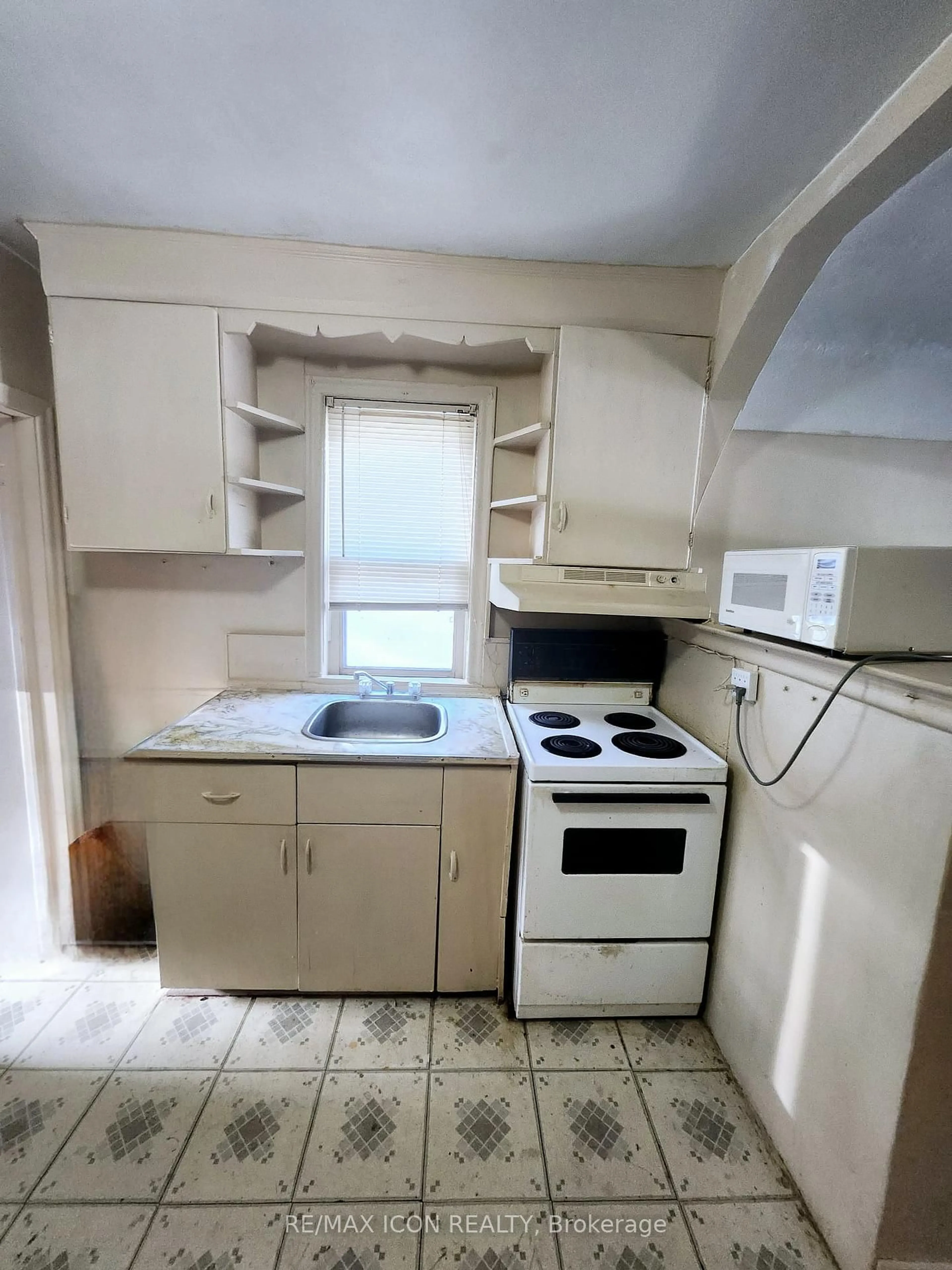 Standard kitchen, unknown for 44 Haverson Blvd, Toronto Ontario M6M 3J6