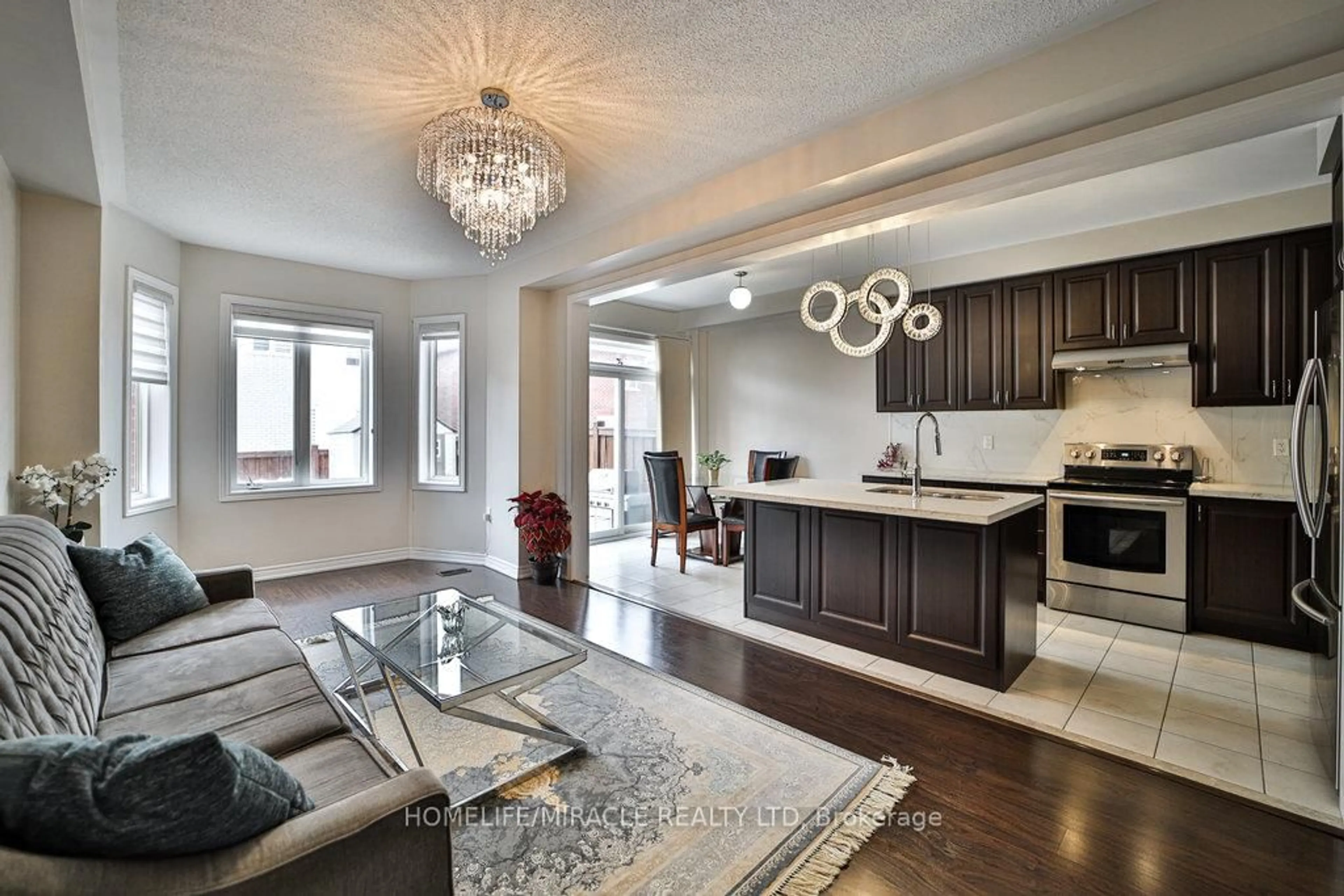 Open concept kitchen, unknown for 24 Deer Ridge Tr, Caledon Ontario L7C 3Z6