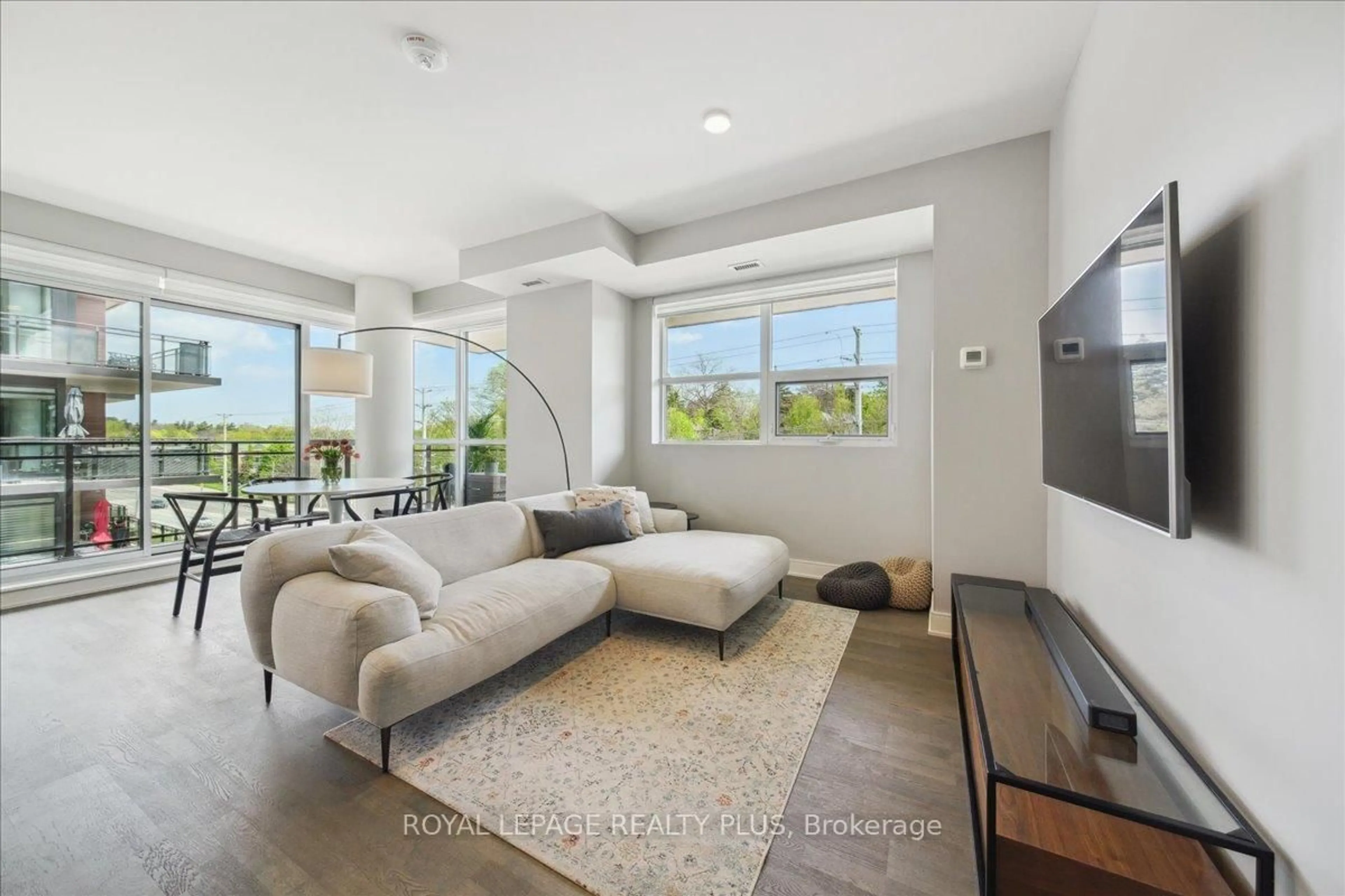 Living room with furniture, unknown for 1575 Lakeshore Rd #348, Mississauga Ontario L5J 0B1