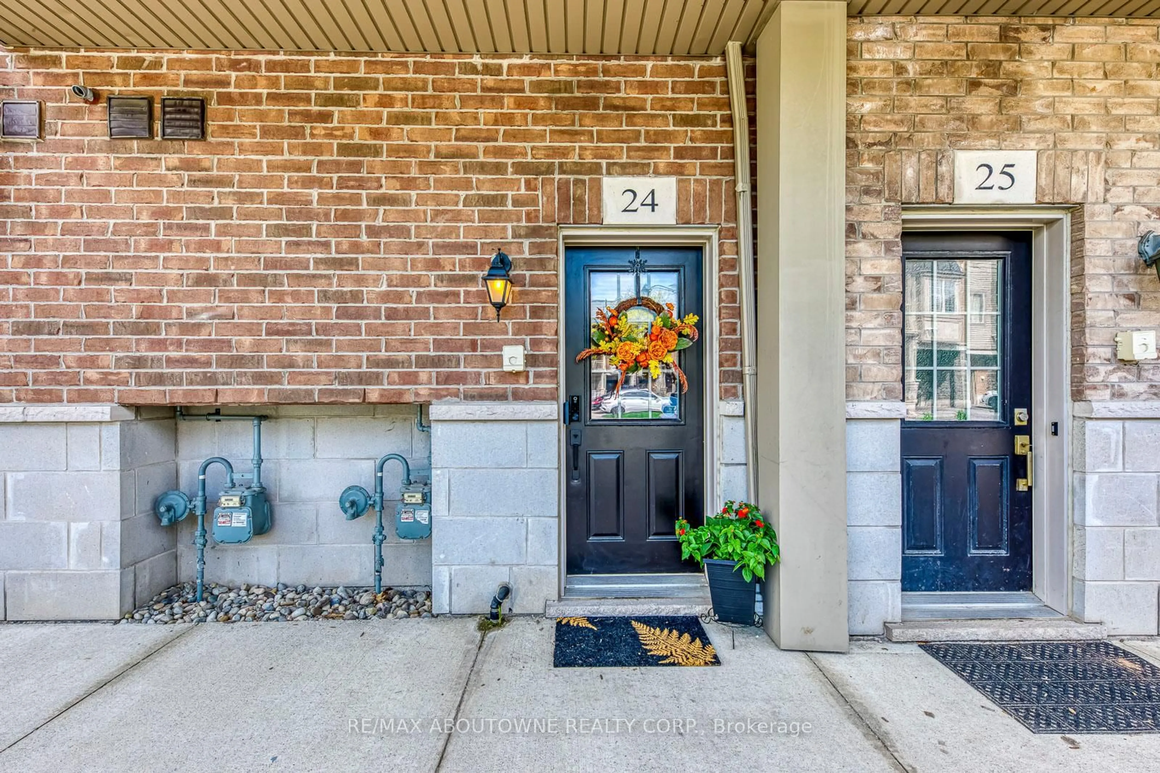 Home with brick exterior material, street for 1401 Plains Rd #24, Burlington Ontario L7R 0C2