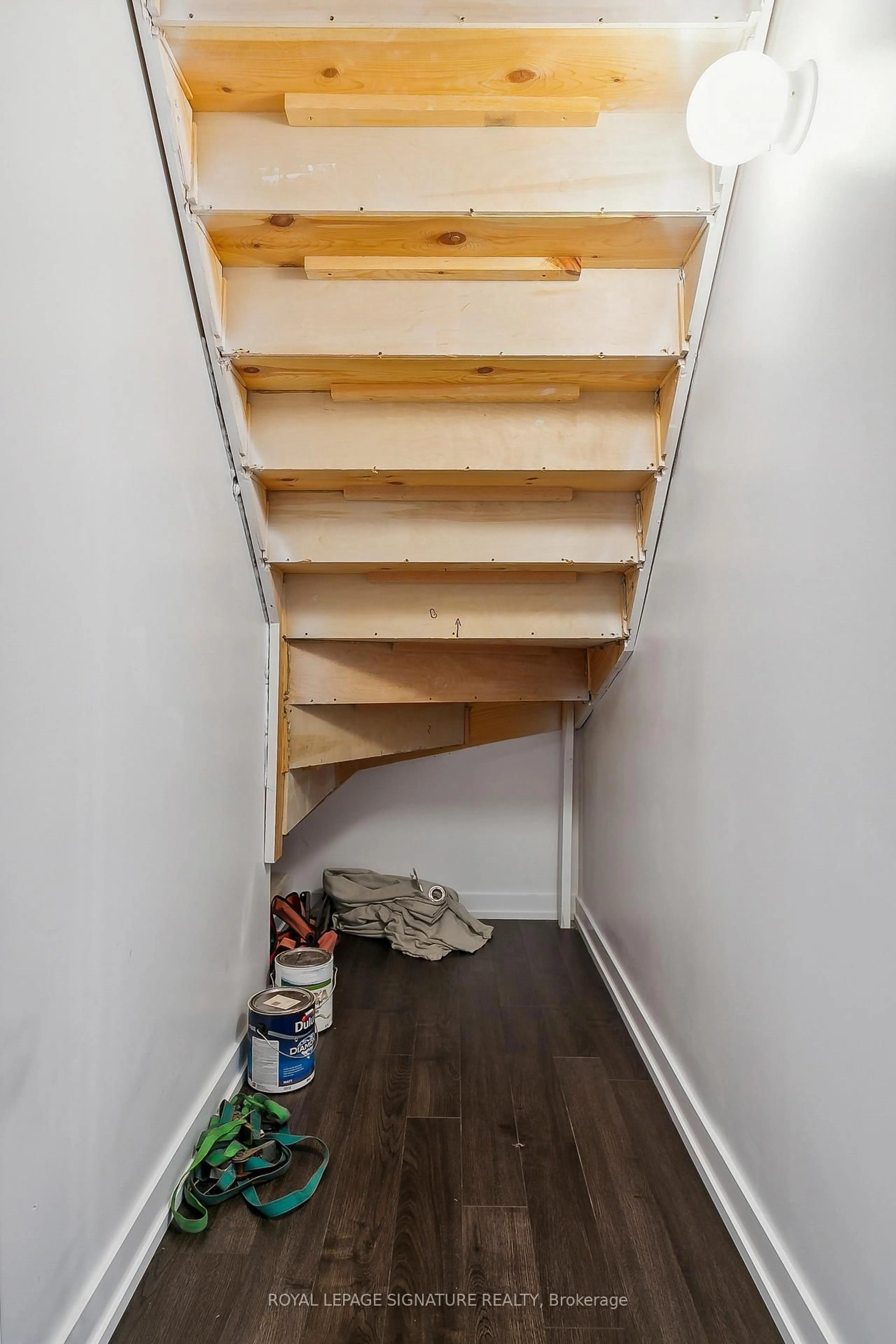 Stairs for 2486 Old Bronte Rd #333, Oakville Ontario L6M 4J2