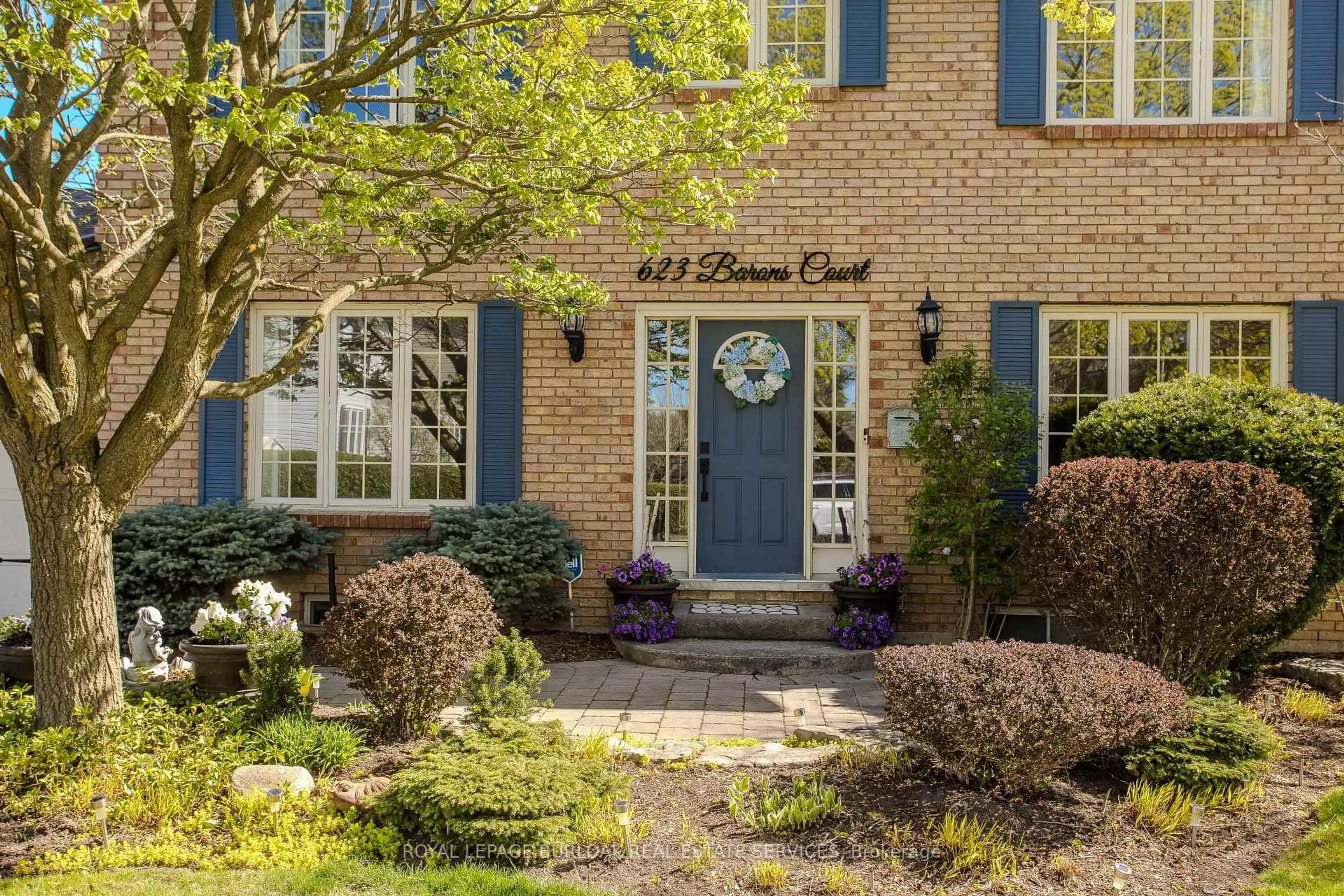 Home with brick exterior material, street for 623 Barons Crt, Burlington Ontario L7R 4E4