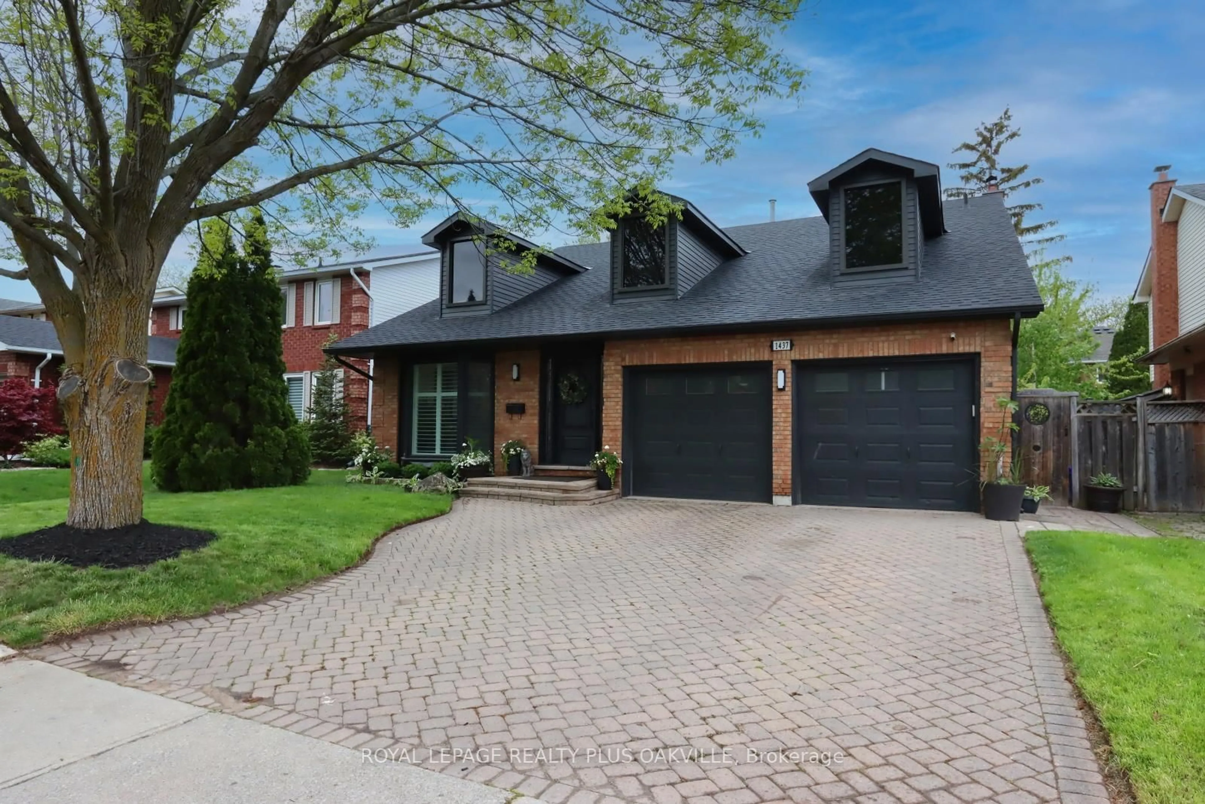 Home with brick exterior material, street for 1437 Thistledown Rd, Oakville Ontario L6M 1Z1