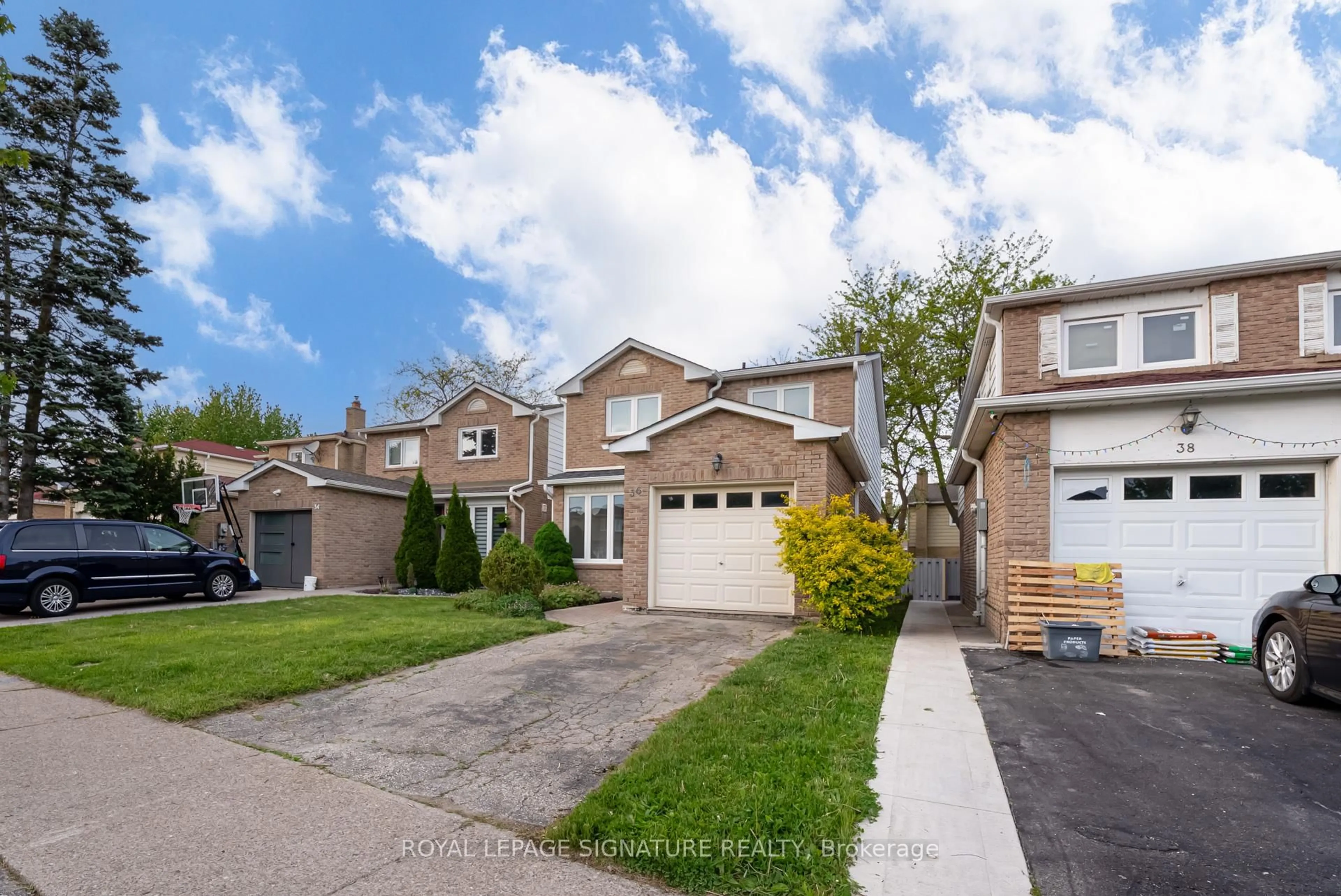 A pic from outside/outdoor area/front of a property/back of a property/a pic from drone, street for 36 Denlow Dr, Brampton Ontario L6Y 2L4