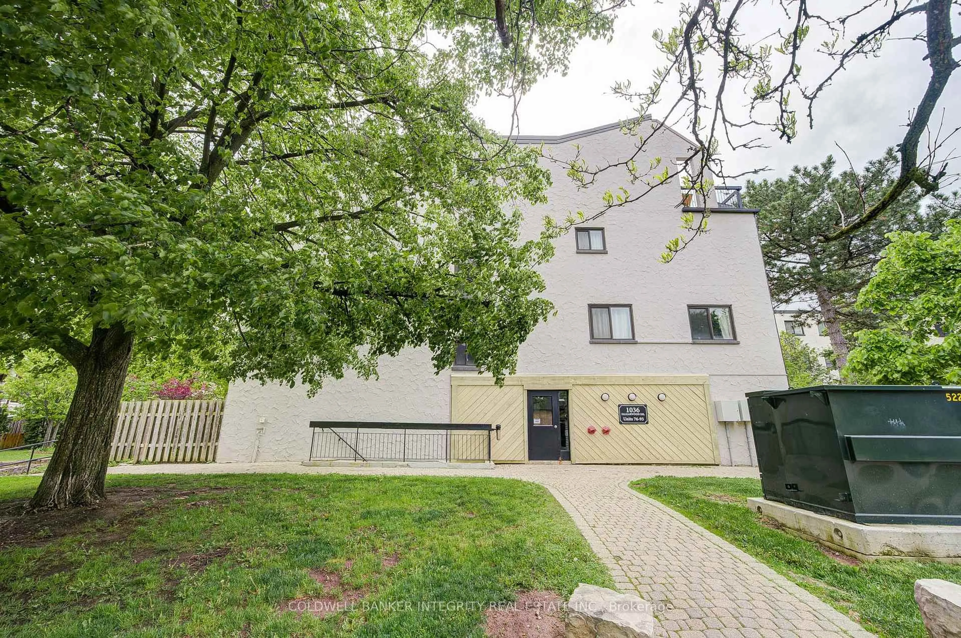 Patio, street for 1036 Falgarwood Dr #Suite 82, Oakville Ontario L6H 2P3