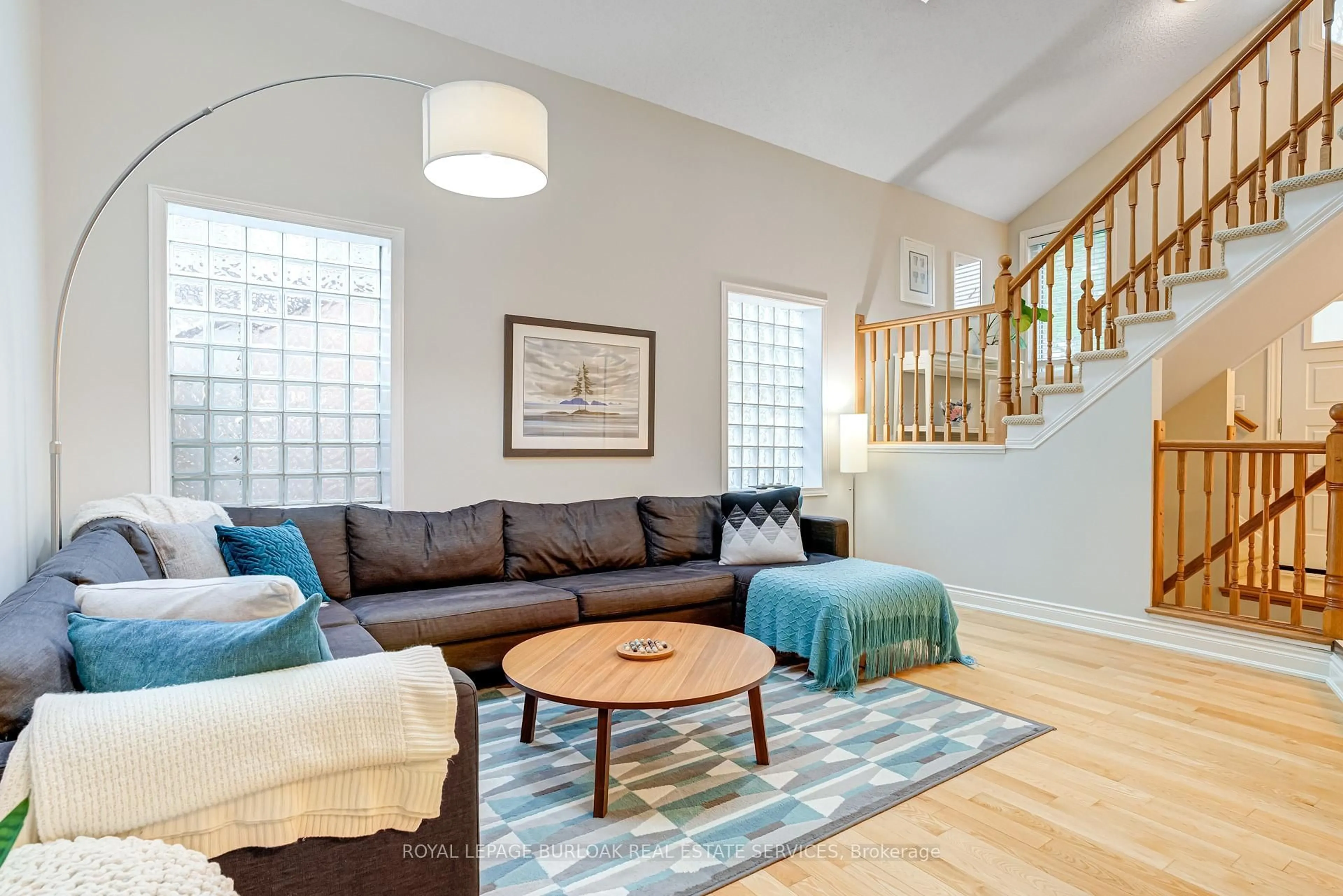 Living room with furniture, unknown for 2134 Donald Rd, Burlington Ontario L7M 3R4