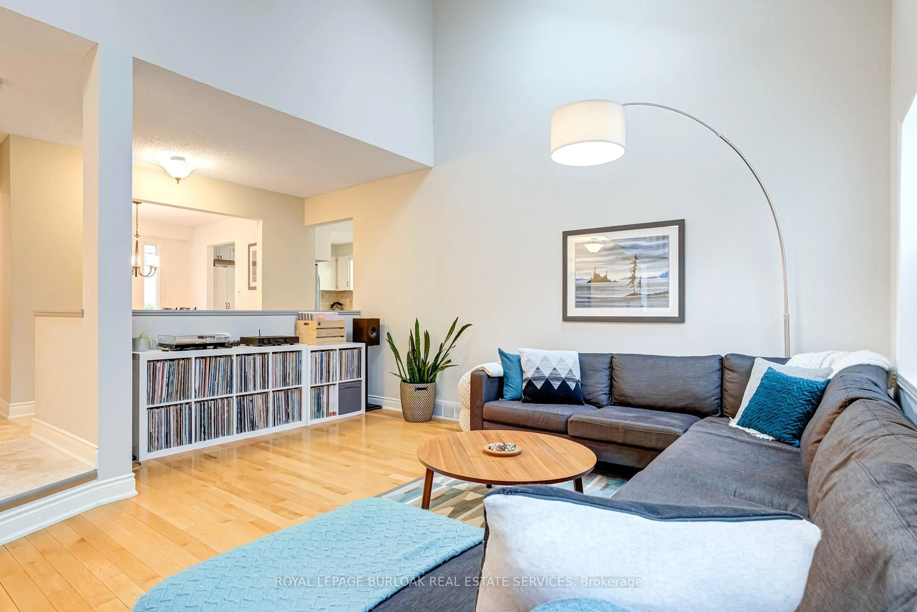 Living room with furniture, unknown for 2134 Donald Rd, Burlington Ontario L7M 3R4