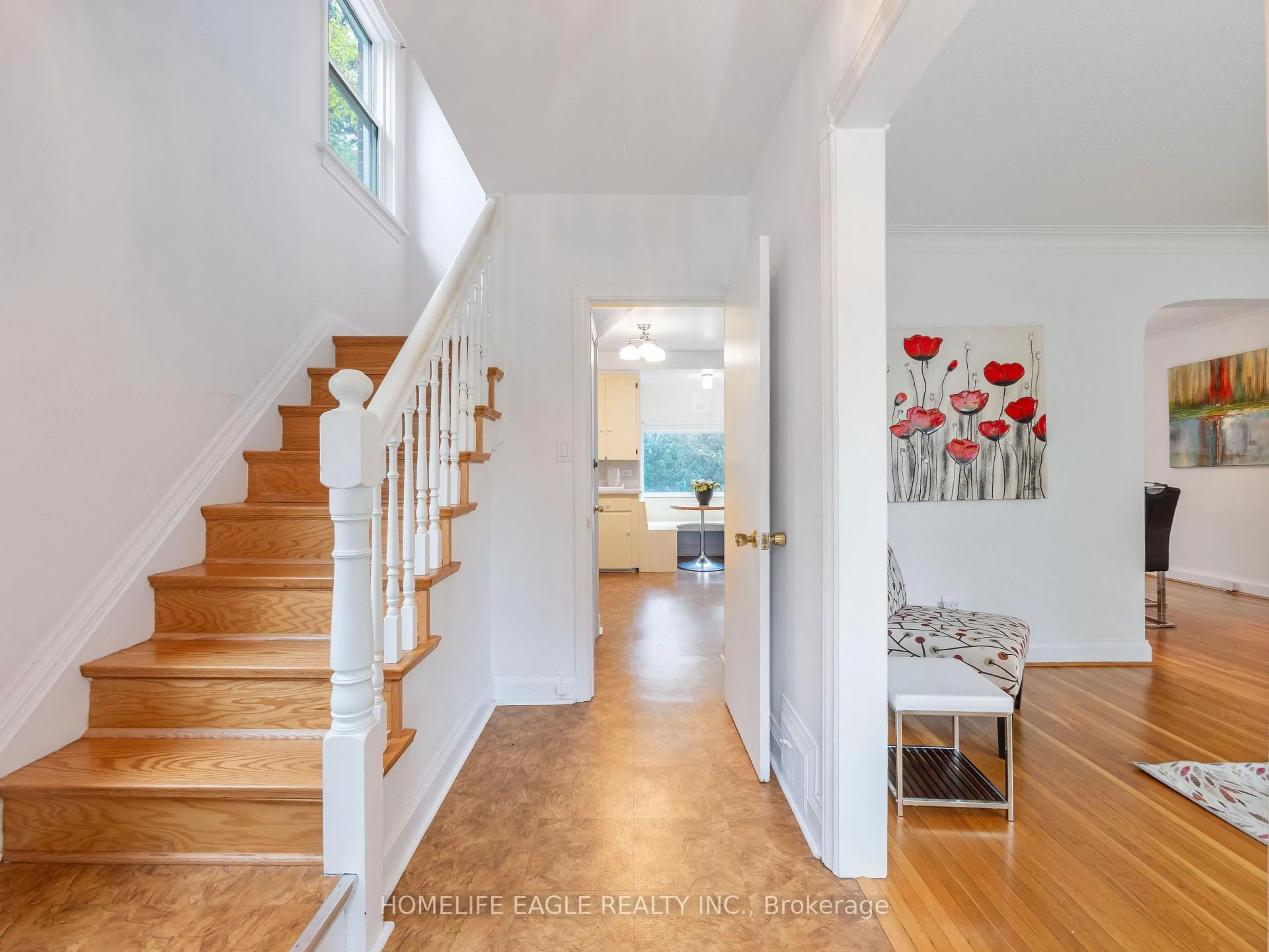 Indoor entryway for 6 Ashton Manr, Toronto Ontario M8Y 2N5