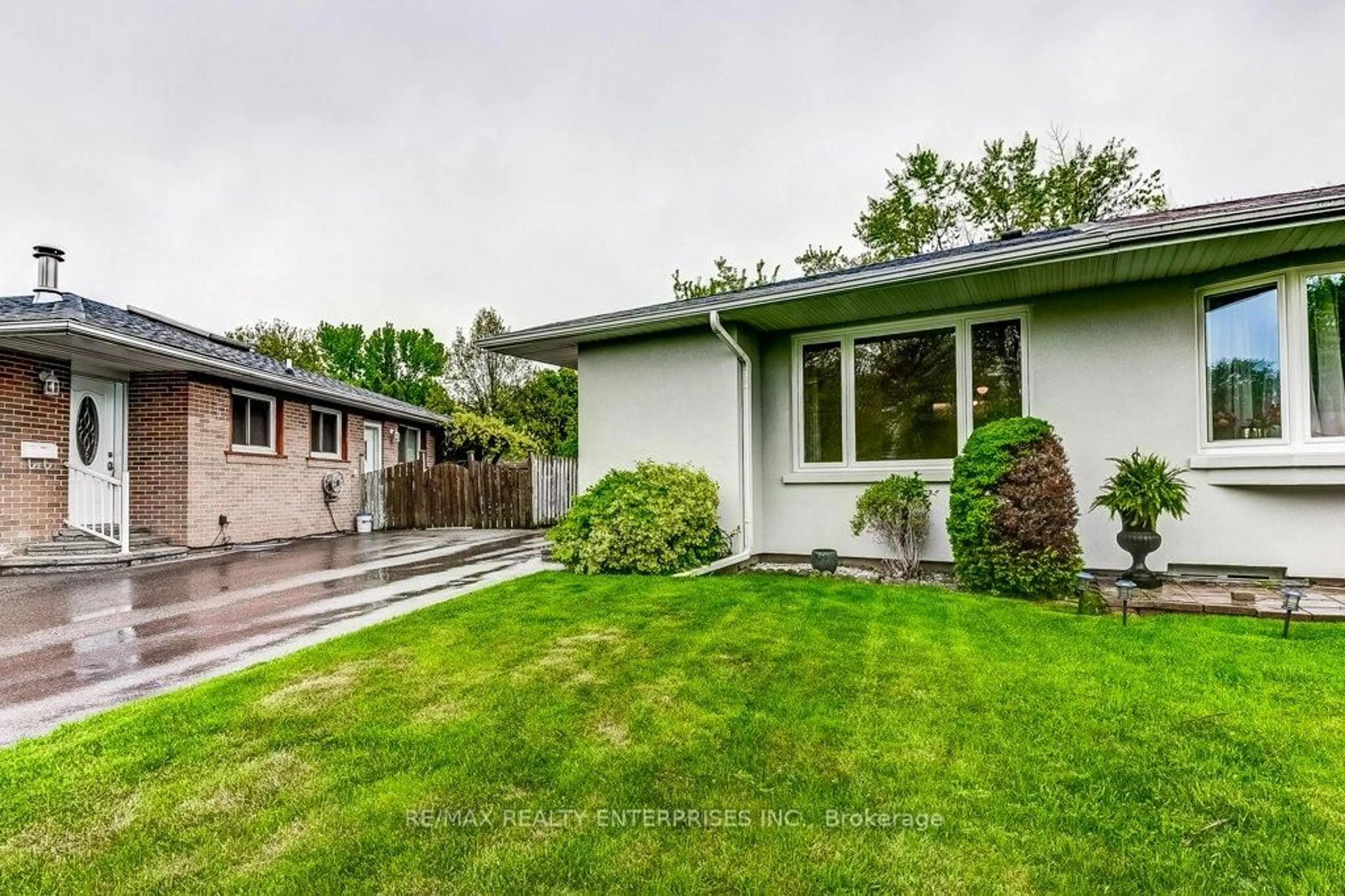 Home with vinyl exterior material, street for 1898 Reiss Crt, Mississauga Ontario L5J 3S3