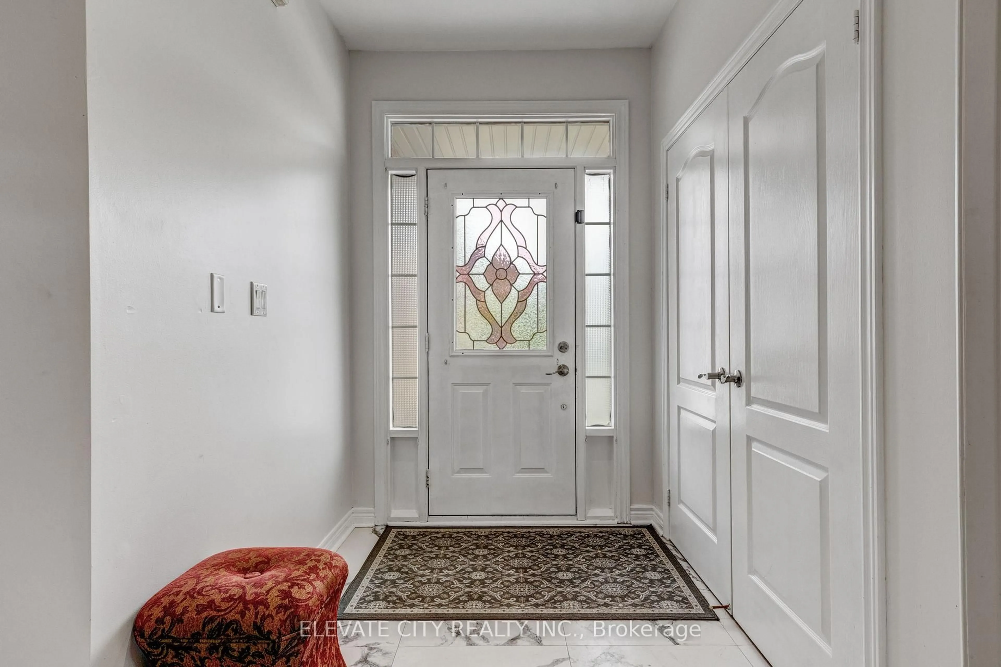 Indoor entryway for 3538 Aquinas Ave, Mississauga Ontario L5M 7L7