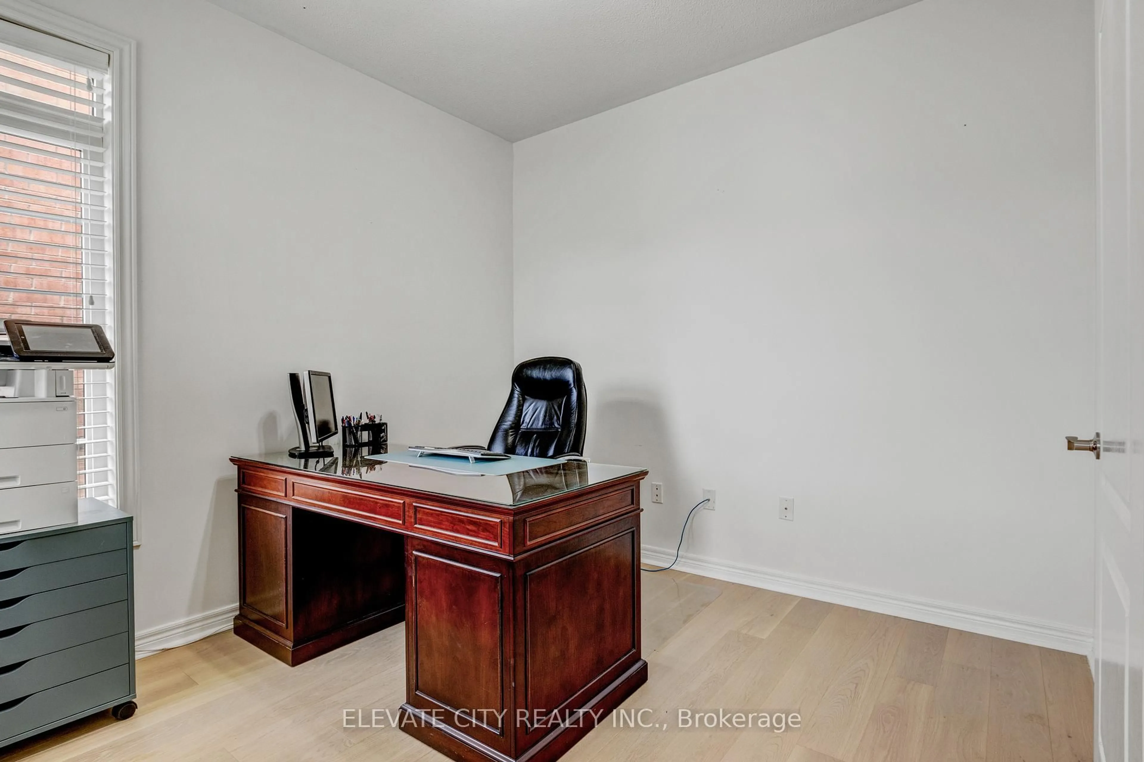A pic of a room for 3538 Aquinas Ave, Mississauga Ontario L5M 7L7