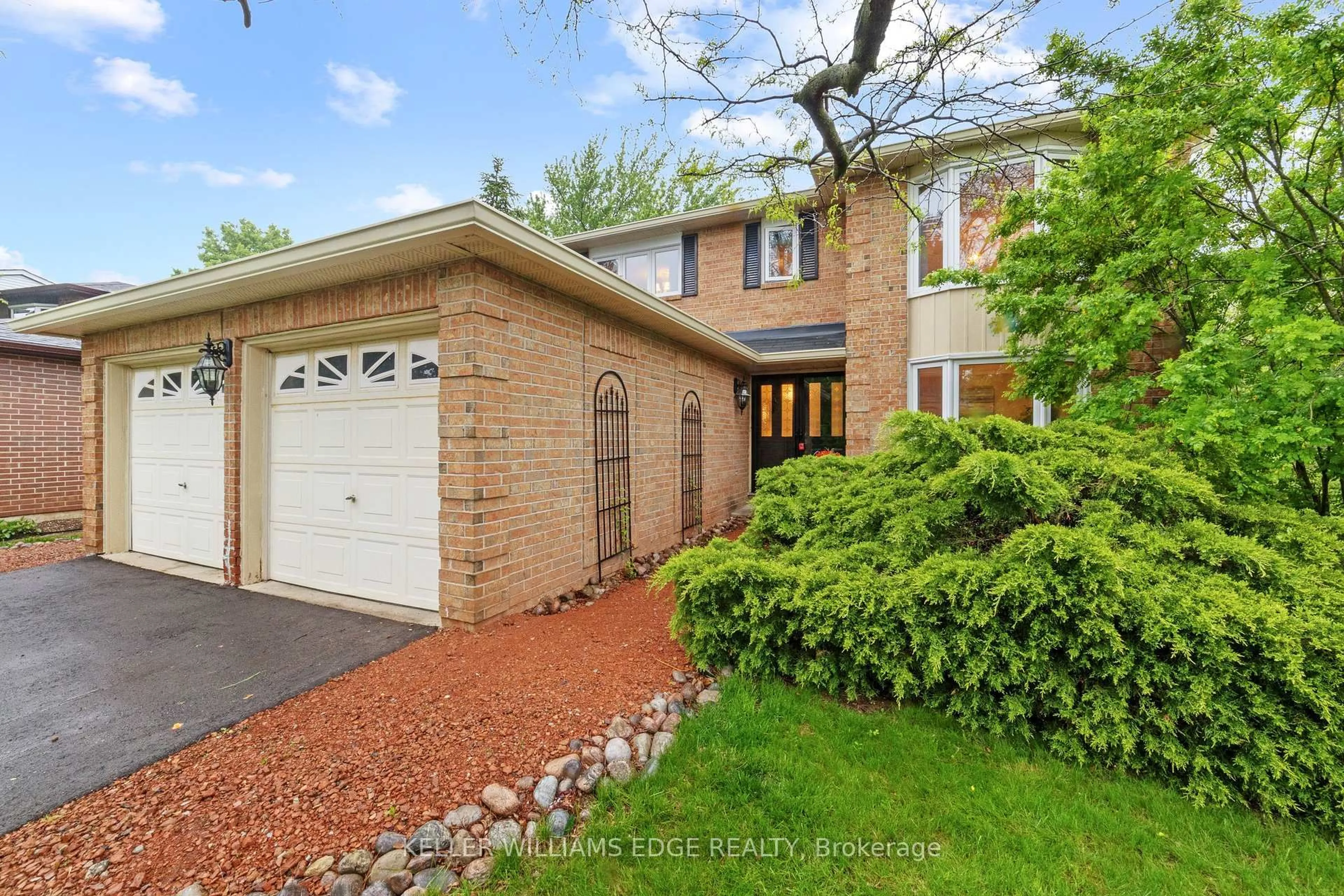 Home with brick exterior material, street for 2095 Fallingbrook Crt, Burlington Ontario L7M 2Y8