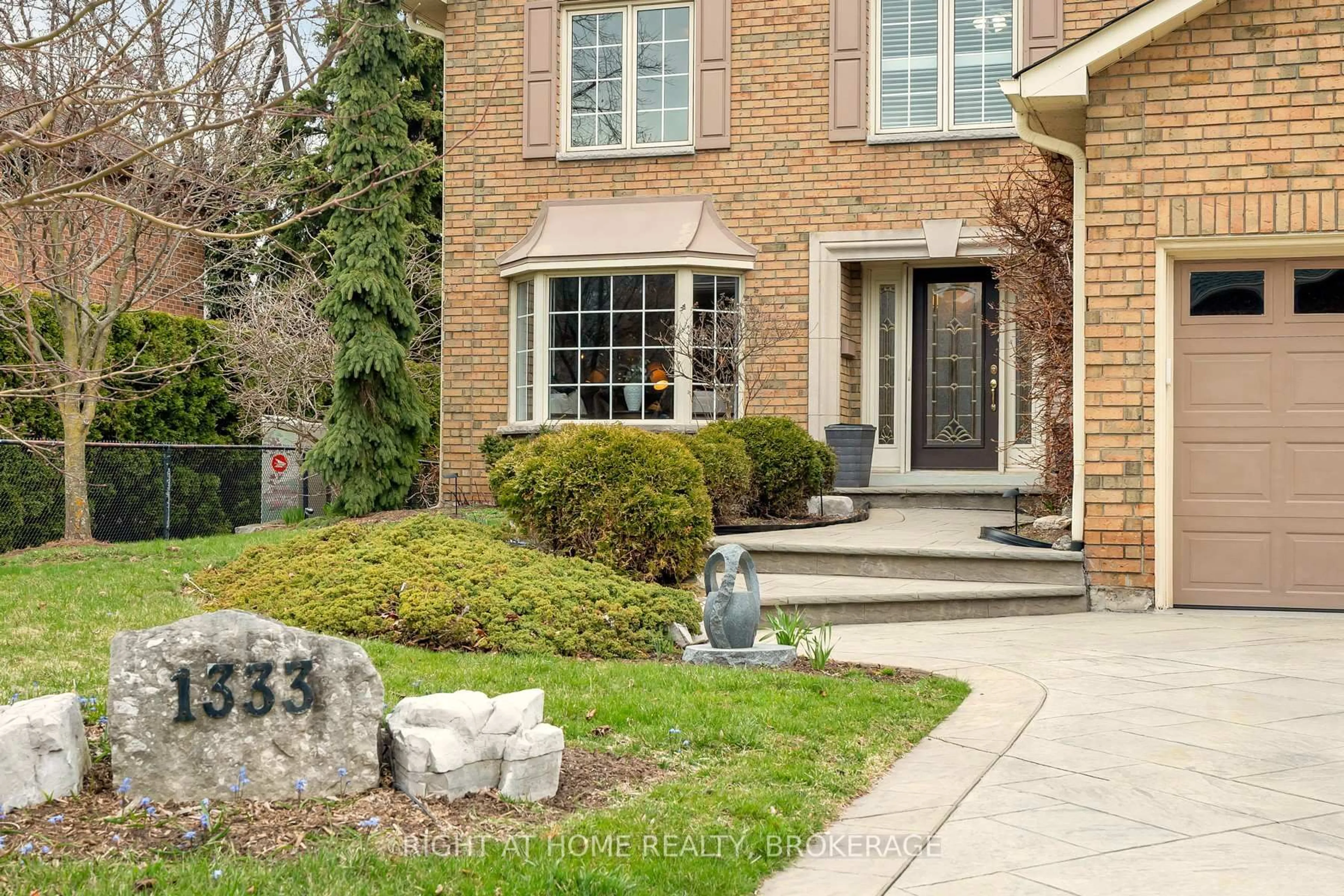Home with brick exterior material, street for 1333 Birchcliff Dr, Oakville Ontario L6M 2A5