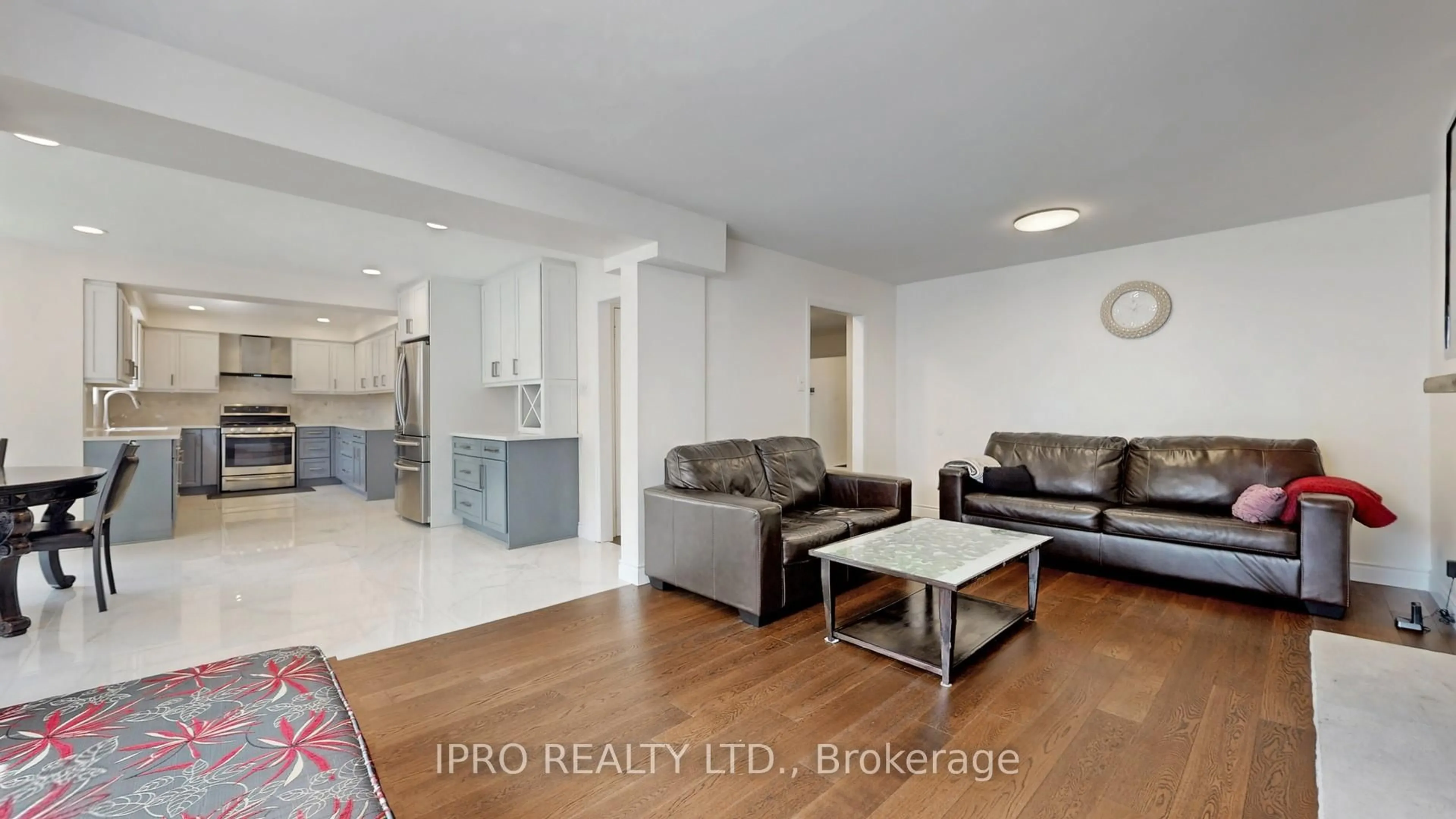 Living room with furniture, unknown for 2088 Madden Blvd, Oakville Ontario L6H 3L6
