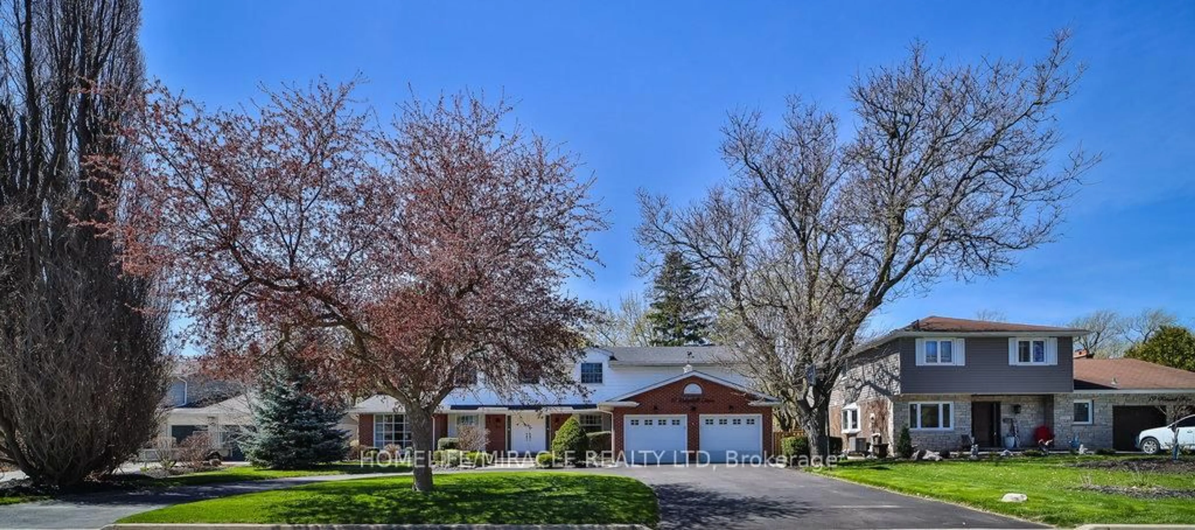A pic from outside/outdoor area/front of a property/back of a property/a pic from drone, street for 17 Ridgehill Dr, Brampton Ontario L6Y 2C3