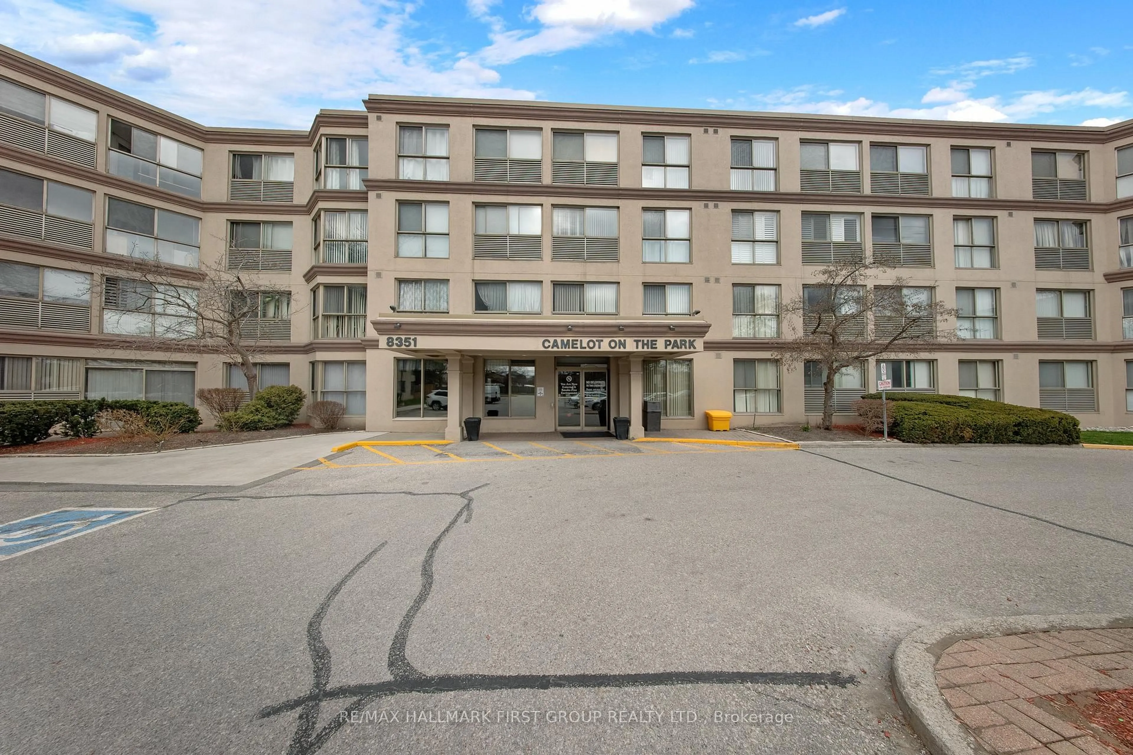 Patio, building for 8351 McLaughlin Rd #218, Brampton Ontario L6Y 4H8
