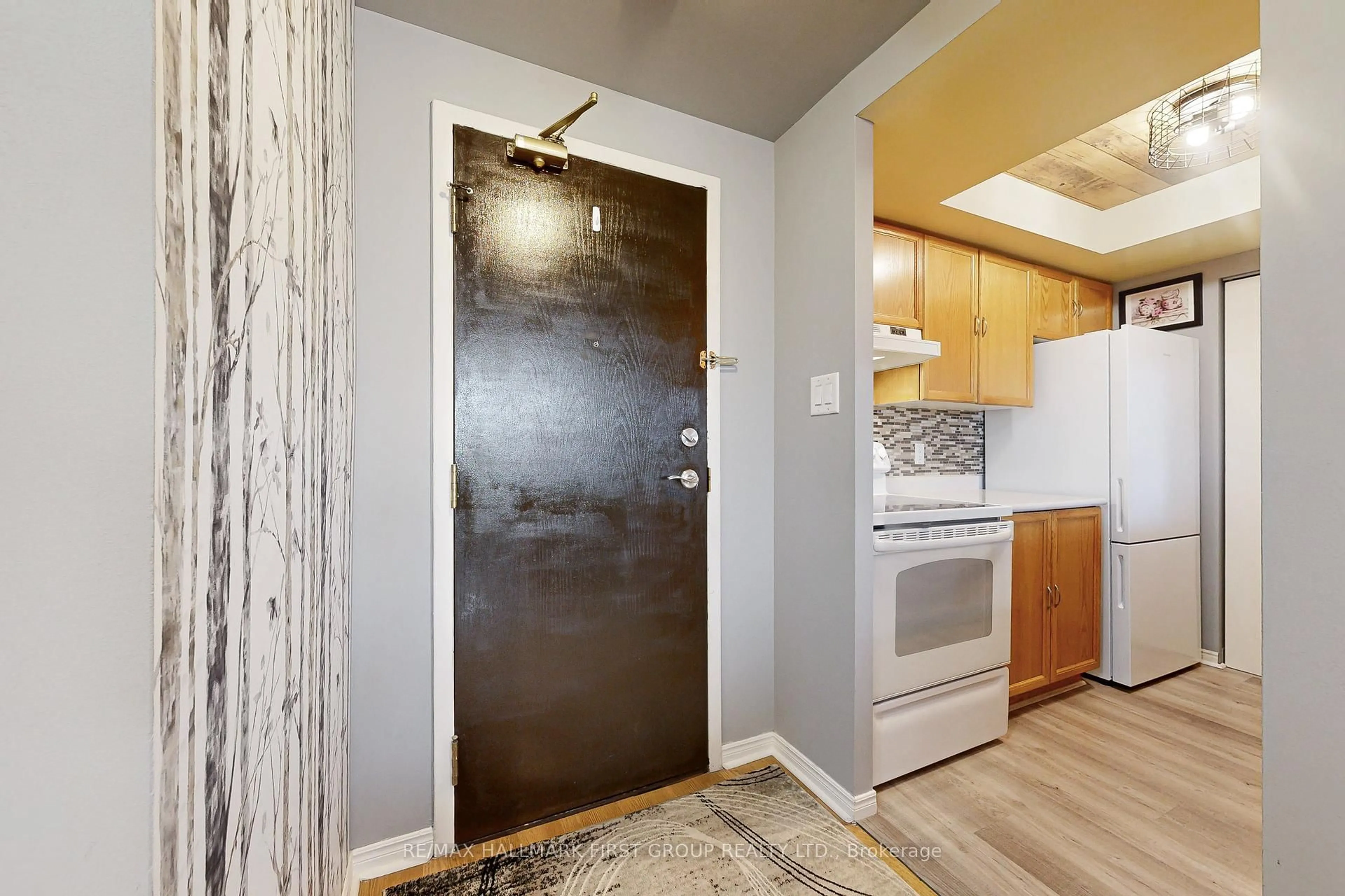 Indoor entryway for 8351 McLaughlin Rd #218, Brampton Ontario L6Y 4H8