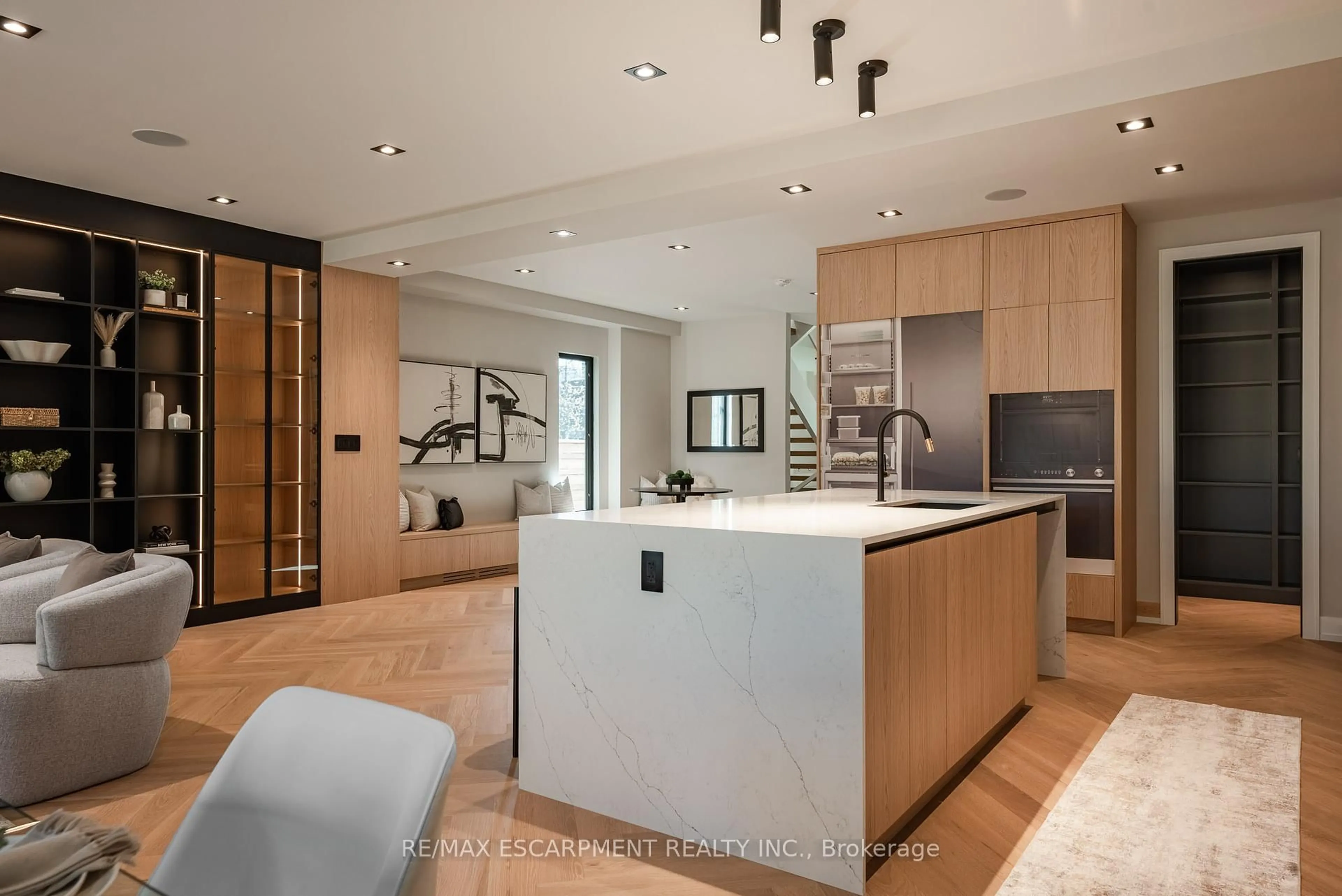 Contemporary kitchen, unknown for 696 Montbeck Cres, Mississauga Ontario L5G 1P3