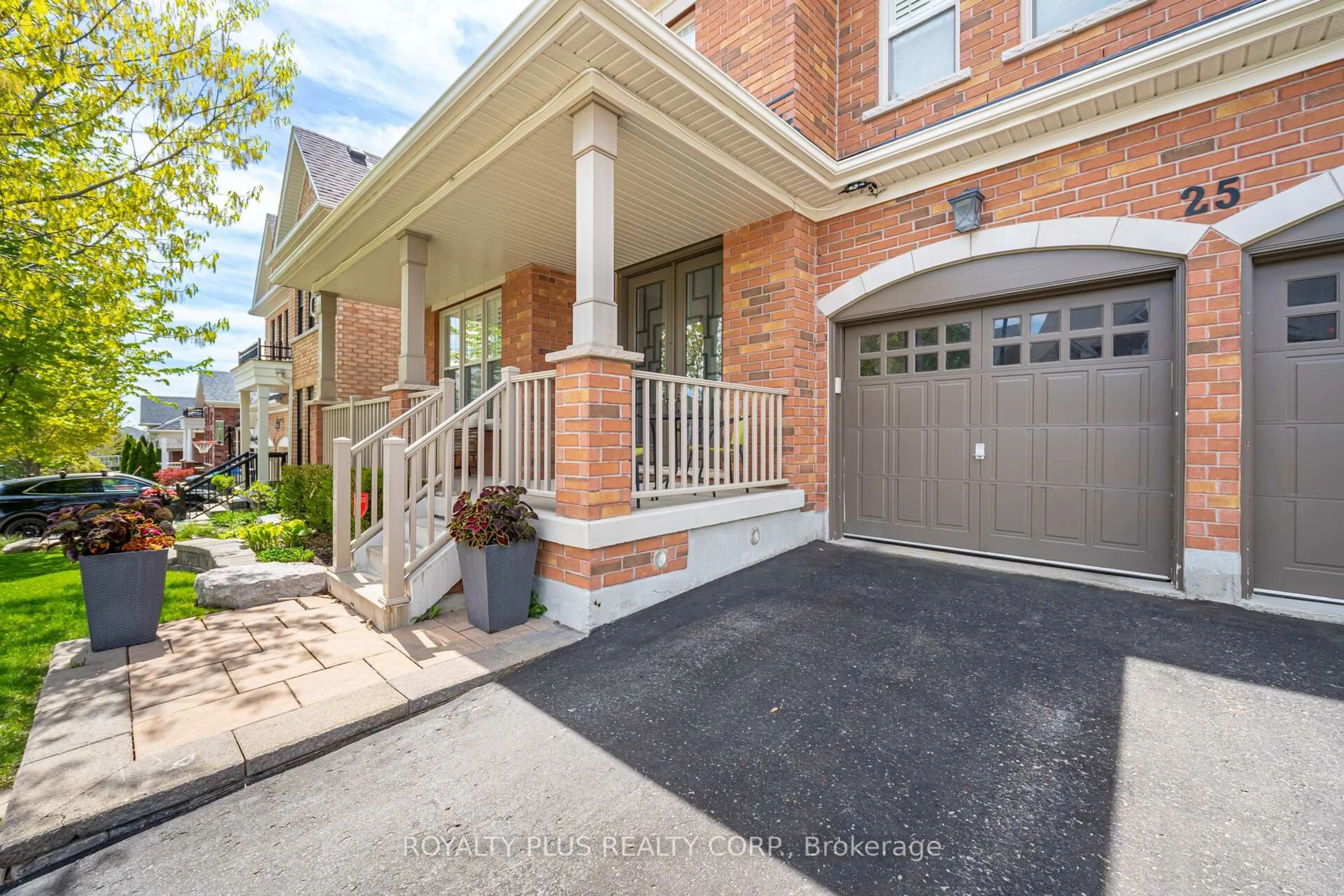 Home with brick exterior material, street for 25 Mccandless Crt, Caledon Ontario L7C 3R6