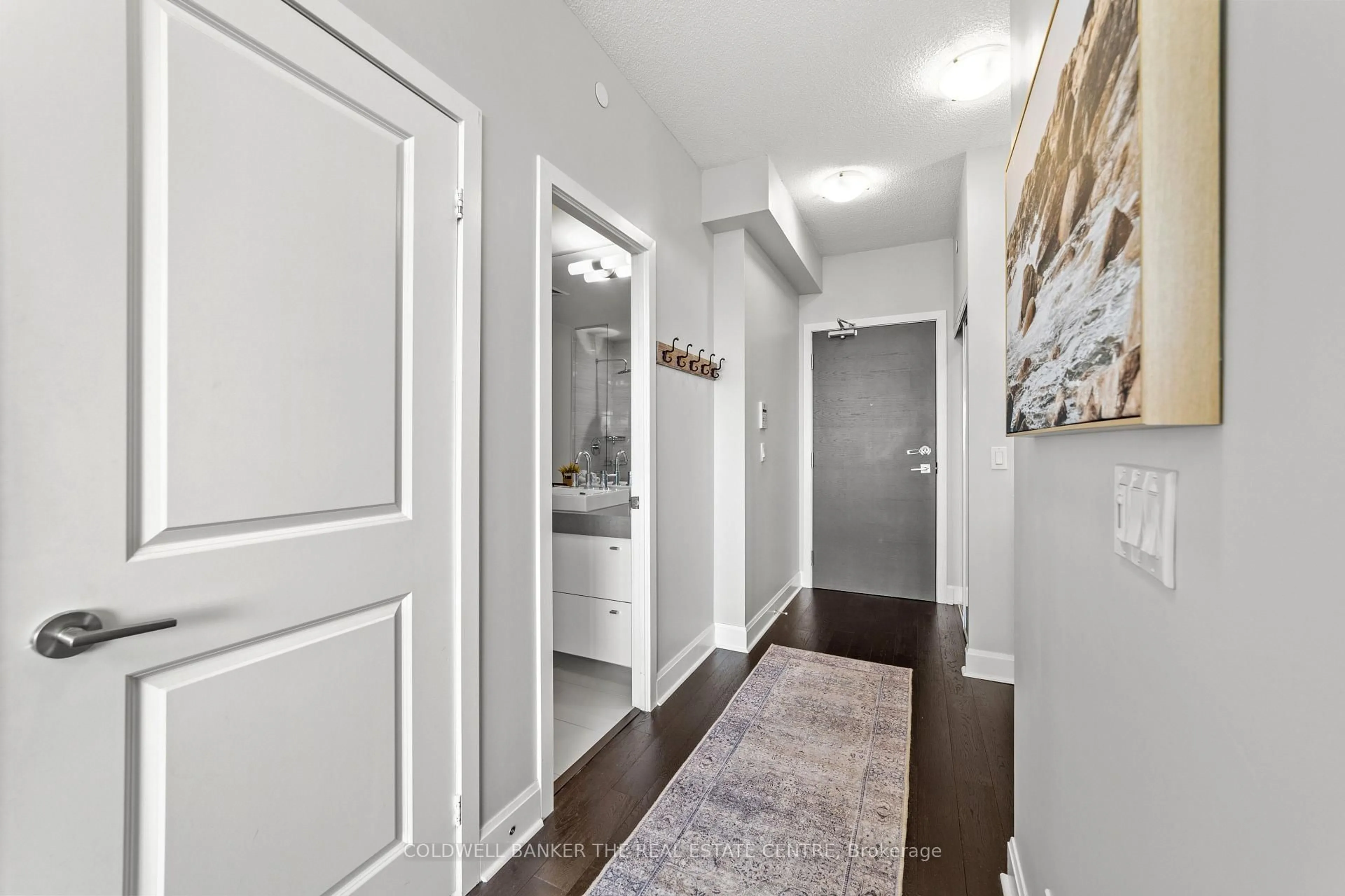 Indoor entryway for 33 Shore Breeze Dr #1611, Toronto Ontario M8V 0G1