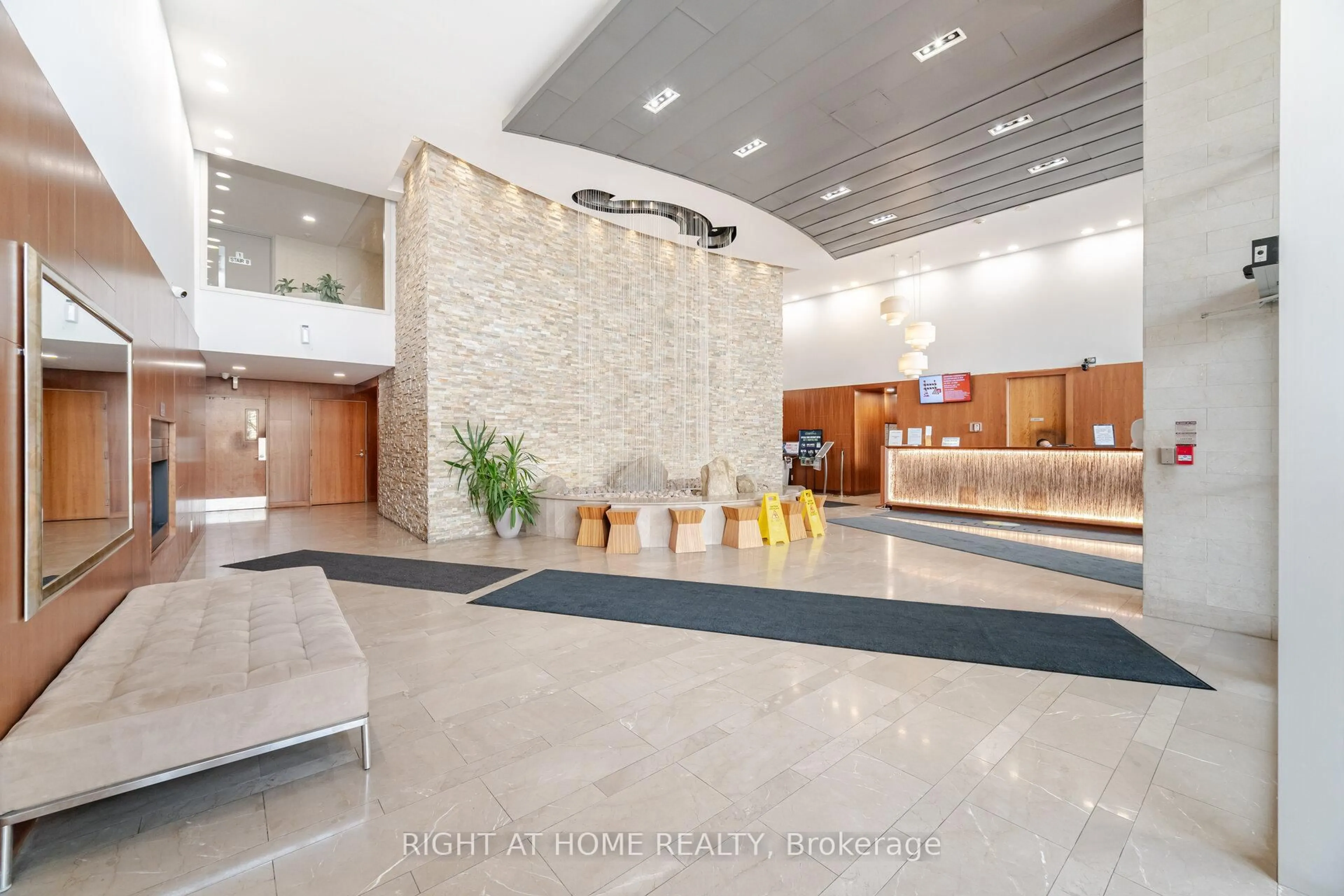 Lobby for 225 Webb Dr #2308, Mississauga Ontario L5B 4P2