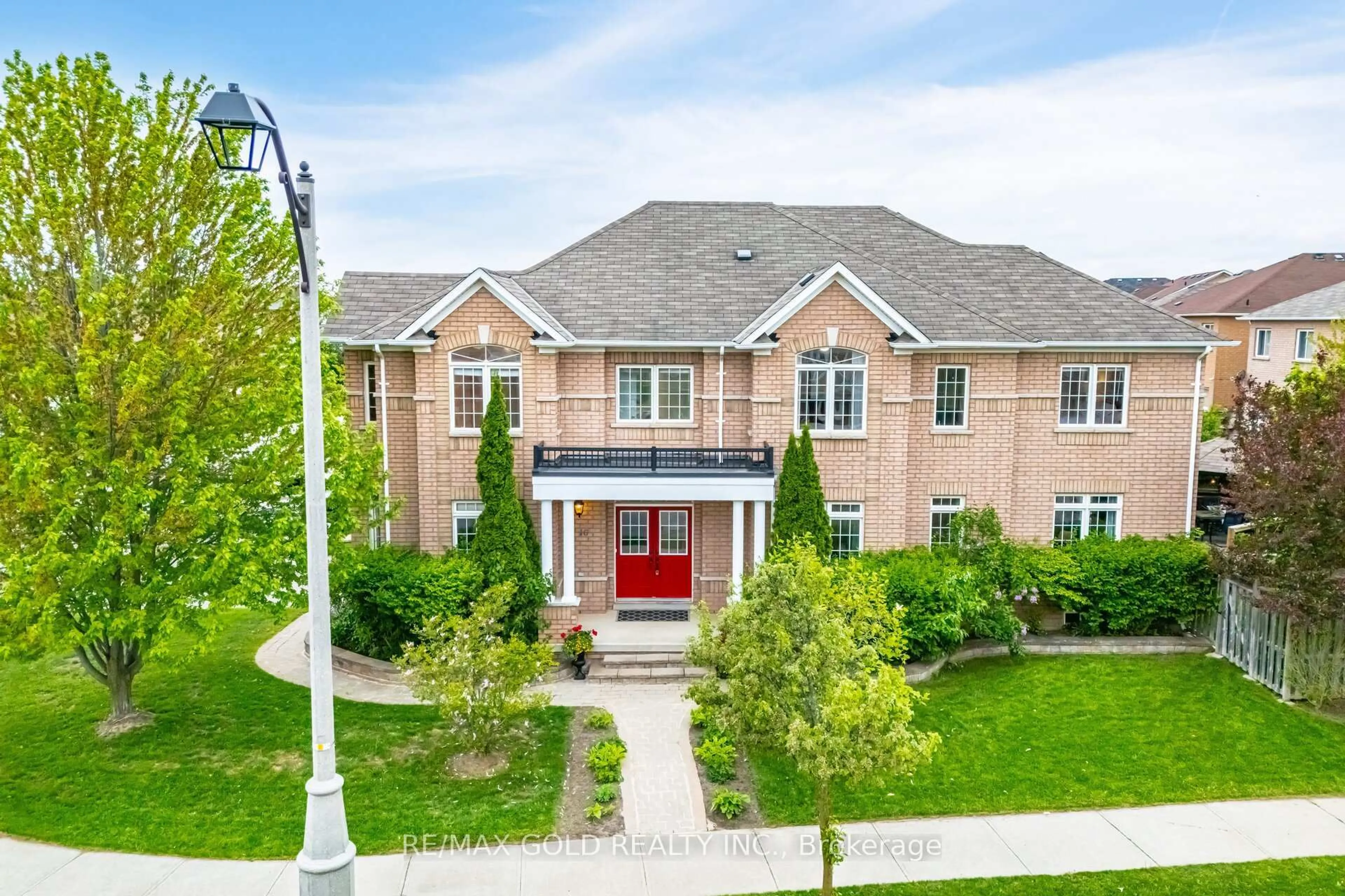 A pic from outside/outdoor area/front of a property/back of a property/a pic from drone, street for 16 Larkberry Rd, Brampton Ontario L6X 0R7