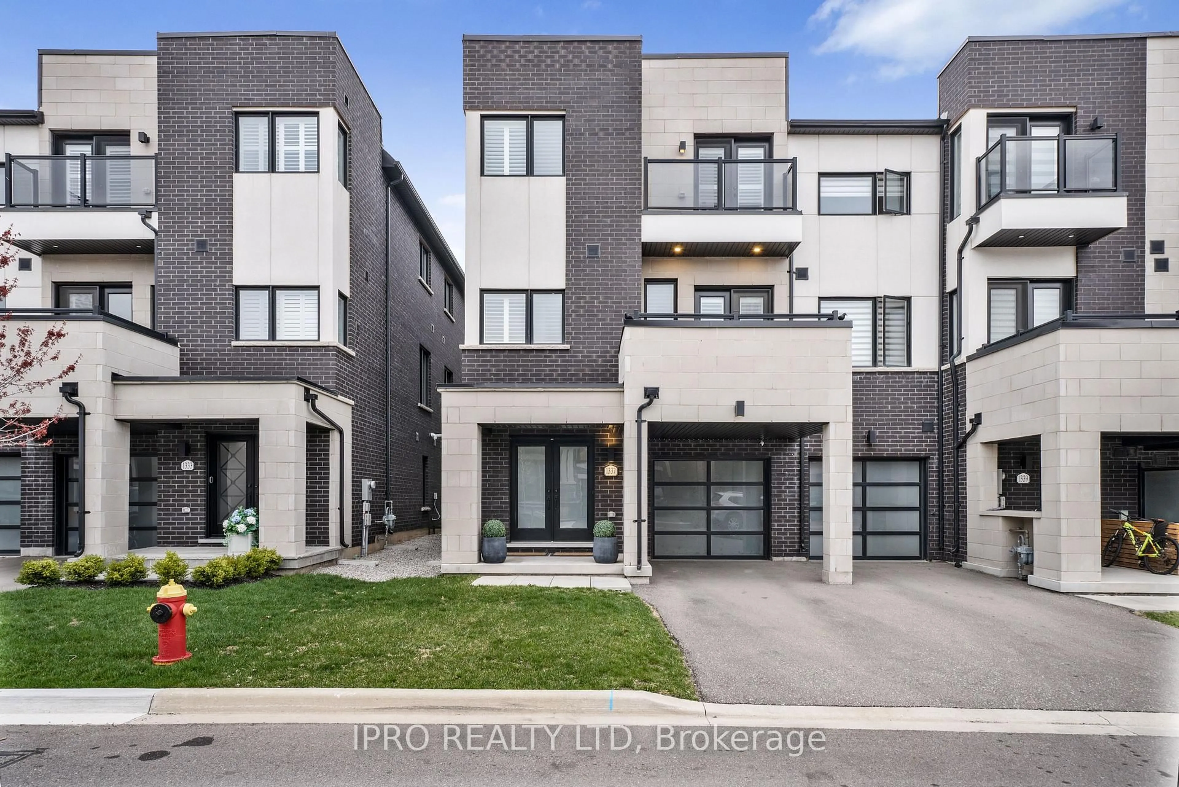 Home with brick exterior material, street for 1337 Clarriage Crt, Milton Ontario L9E 1L6