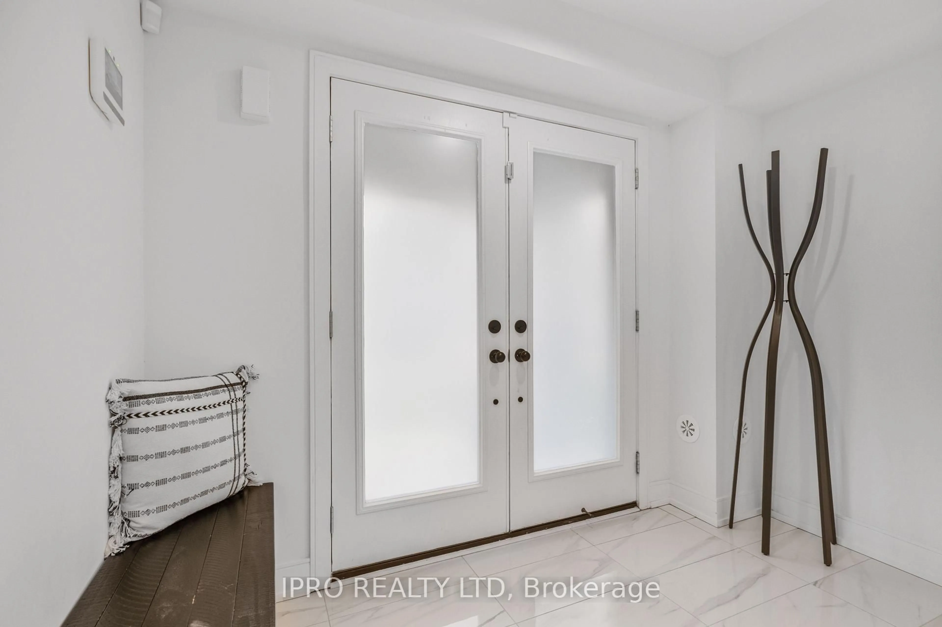 Indoor entryway for 1337 Clarriage Crt, Milton Ontario L9E 1L6