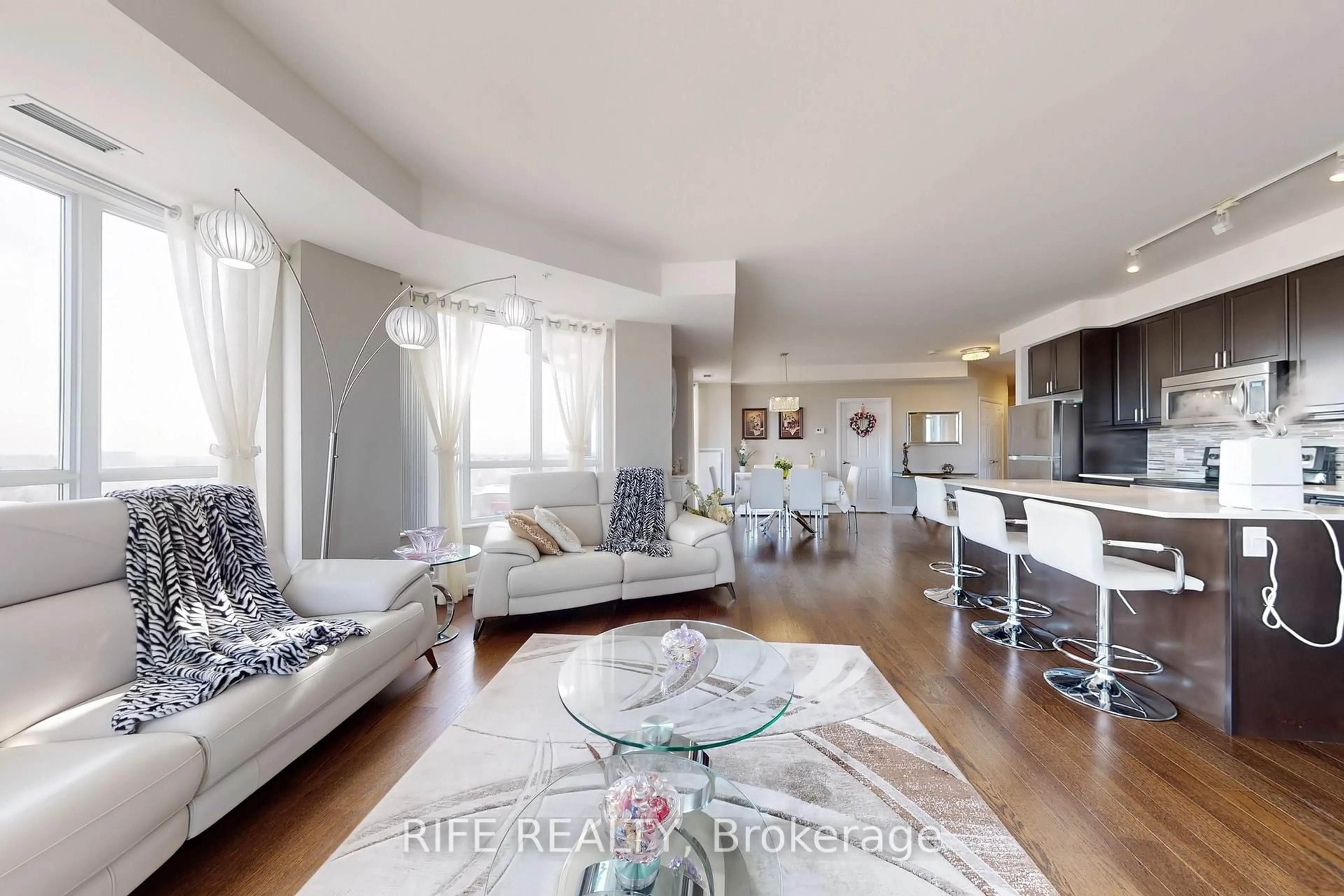 Living room with furniture, unknown for 2480 Prince Michael Dr #621, Oakville Ontario L6H 0E9