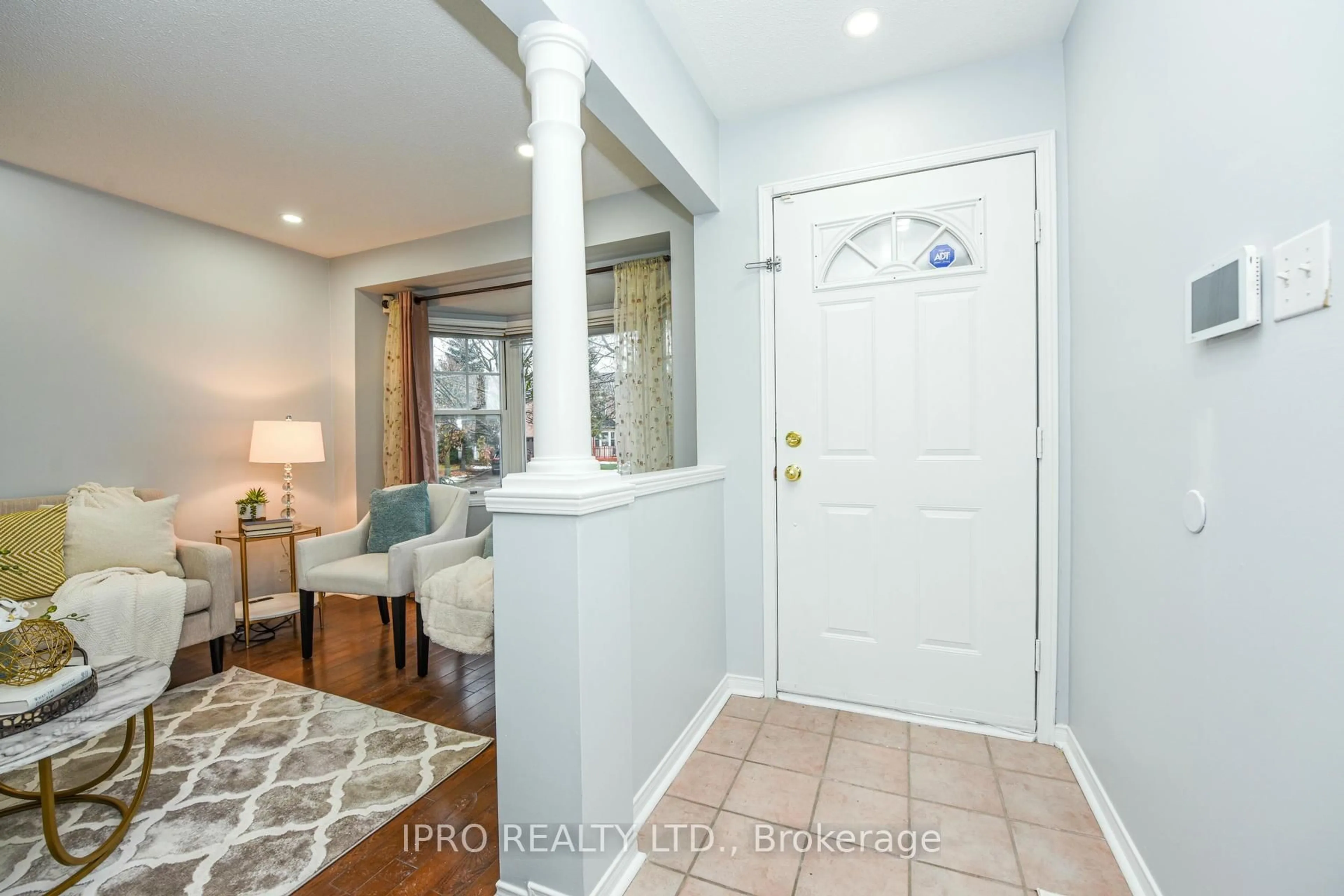 Indoor entryway for 22 Desert Sand Dr, Brampton Ontario L6R 1V5