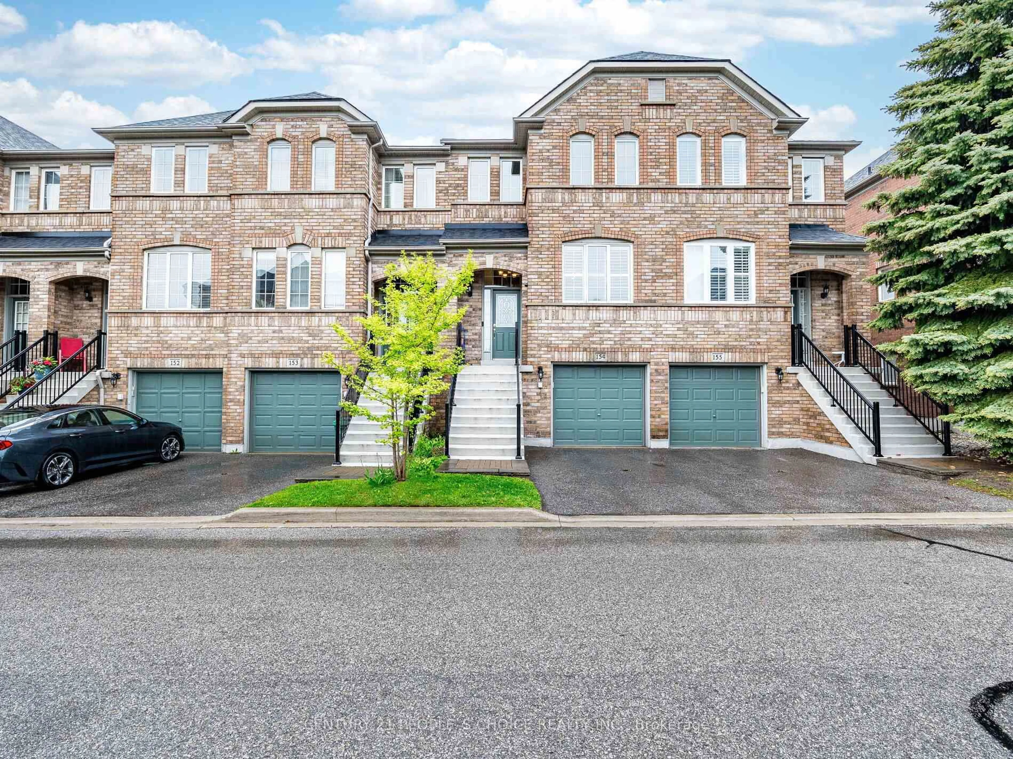 A pic from outside/outdoor area/front of a property/back of a property/a pic from drone, street for 5530 Glen Erin Dr #154, Mississauga Ontario L5M 6E8