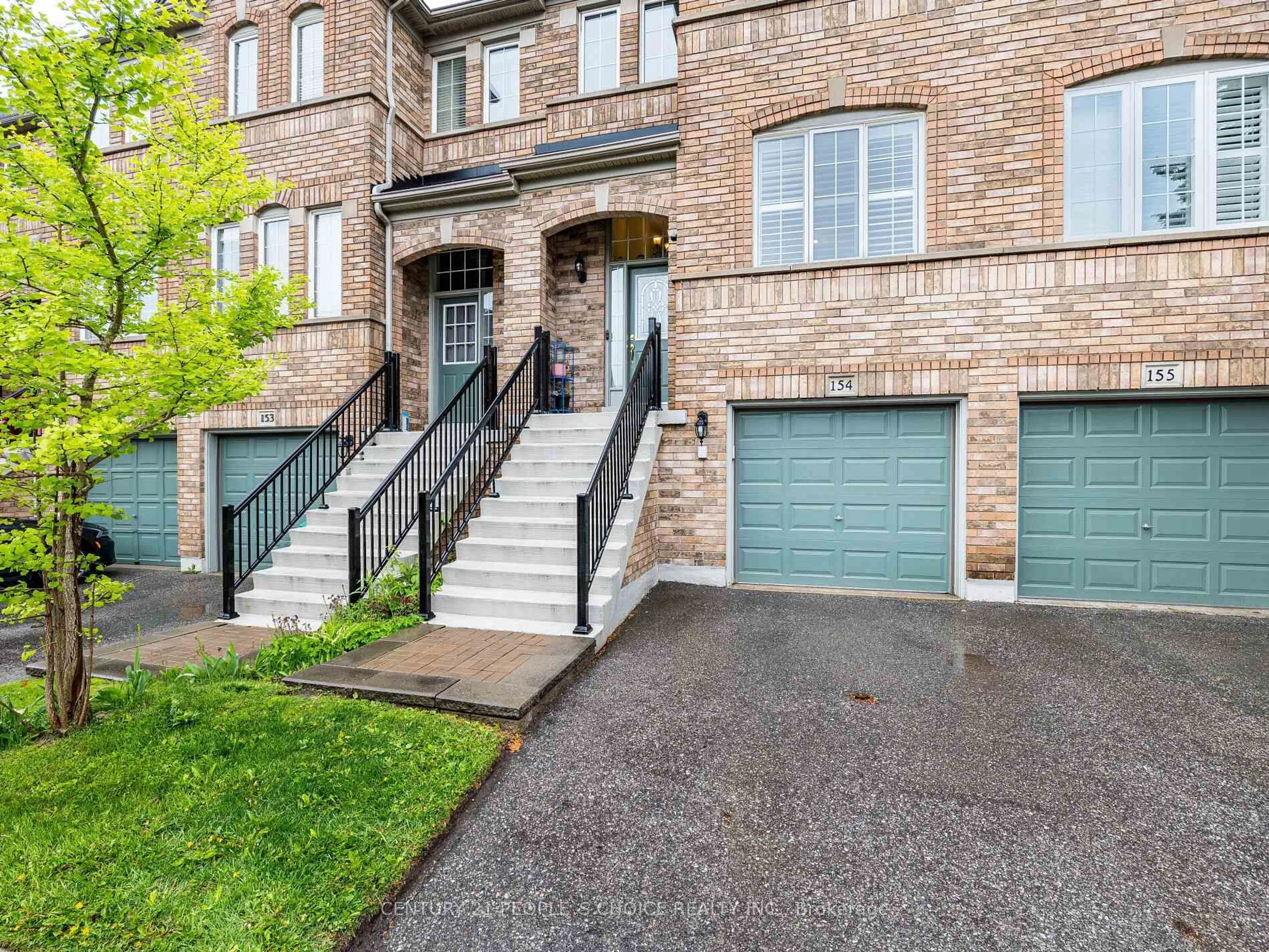 Home with brick exterior material, street for 5530 Glen Erin Dr #154, Mississauga Ontario L5M 6E8