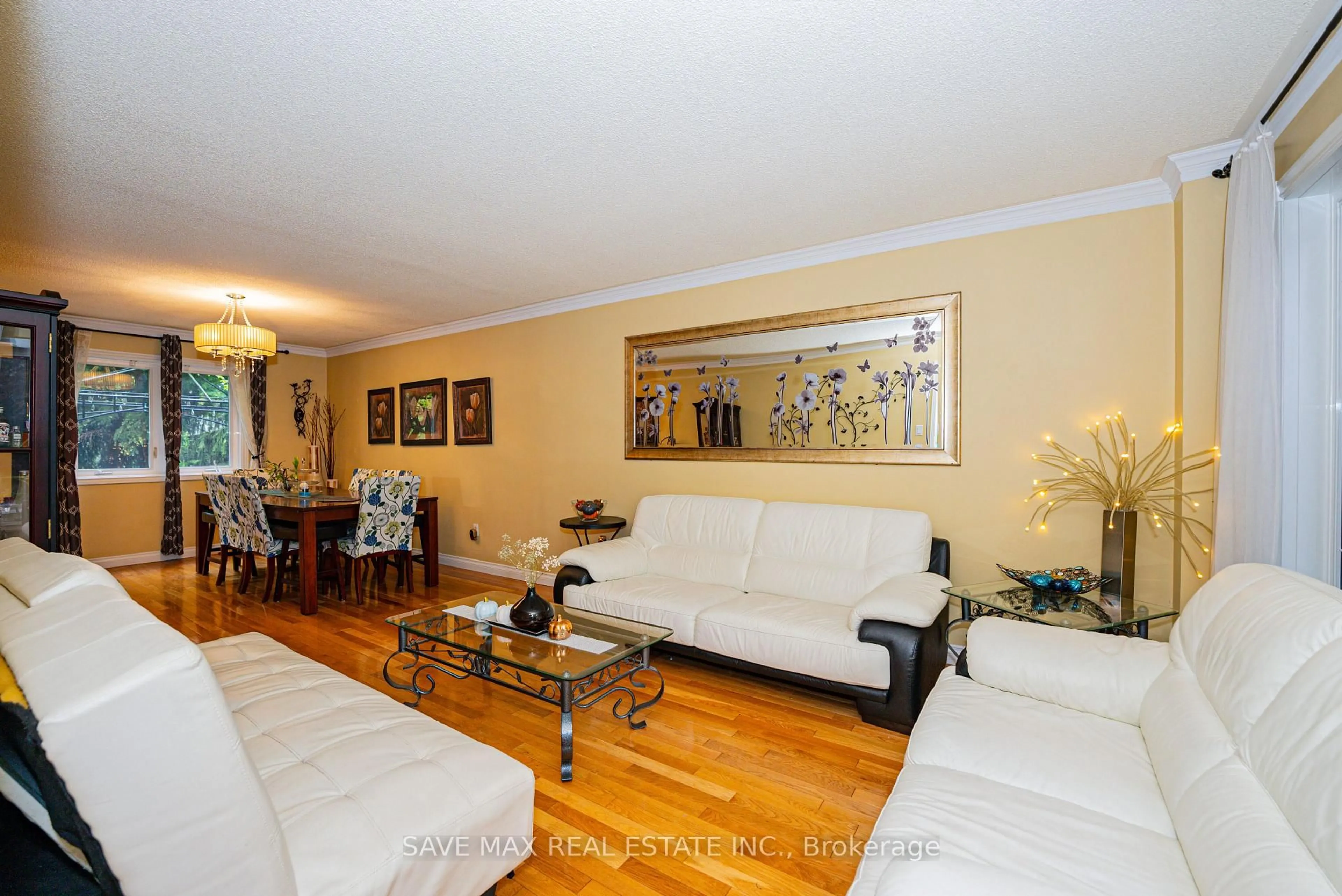 Living room with furniture, wood/laminate floor for 62 Laurelcrest St, Brampton Ontario L6S 5W3